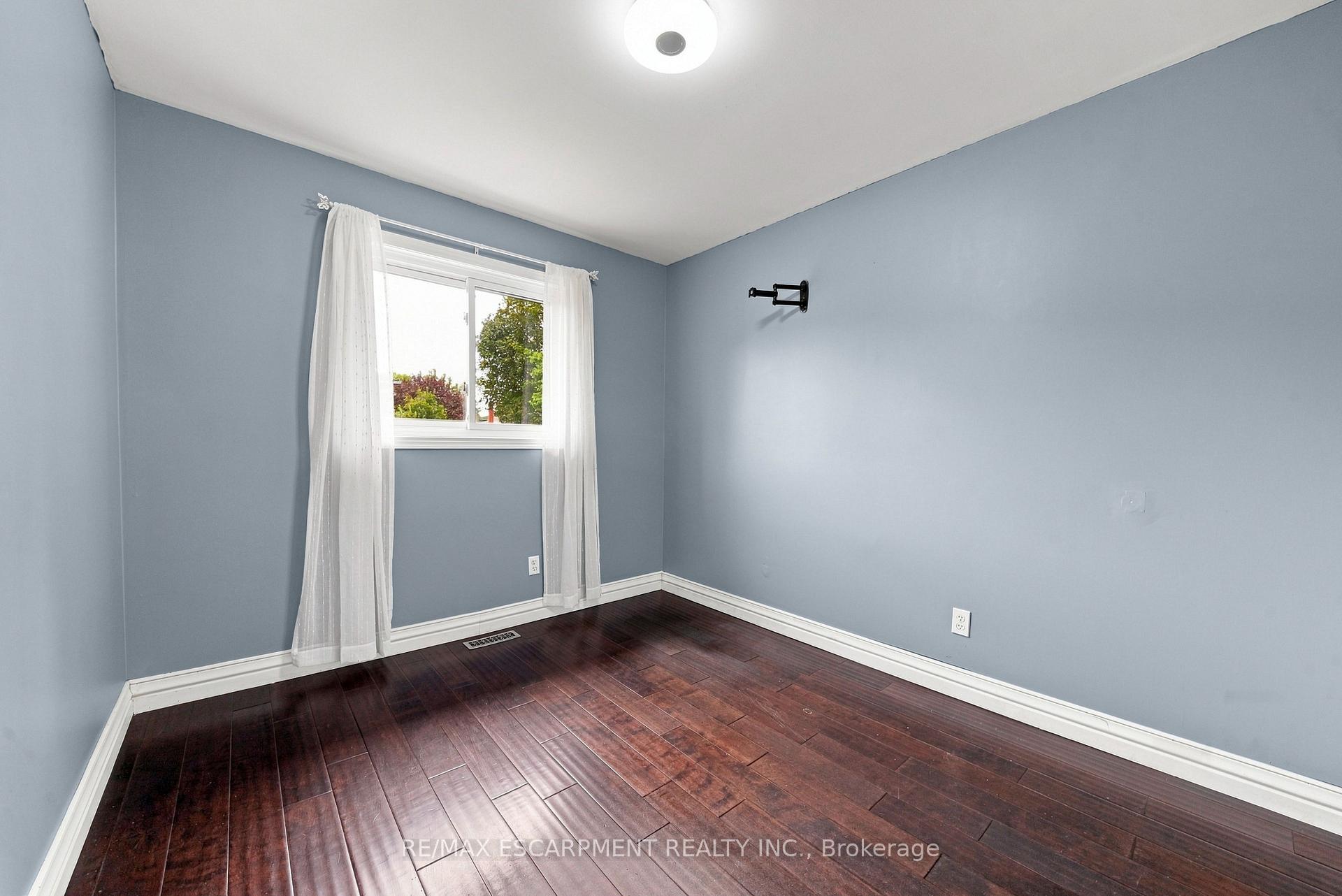 Photo 30 of 96 Laurendale Avenue, Hamilton, Waterdown — HOMEH