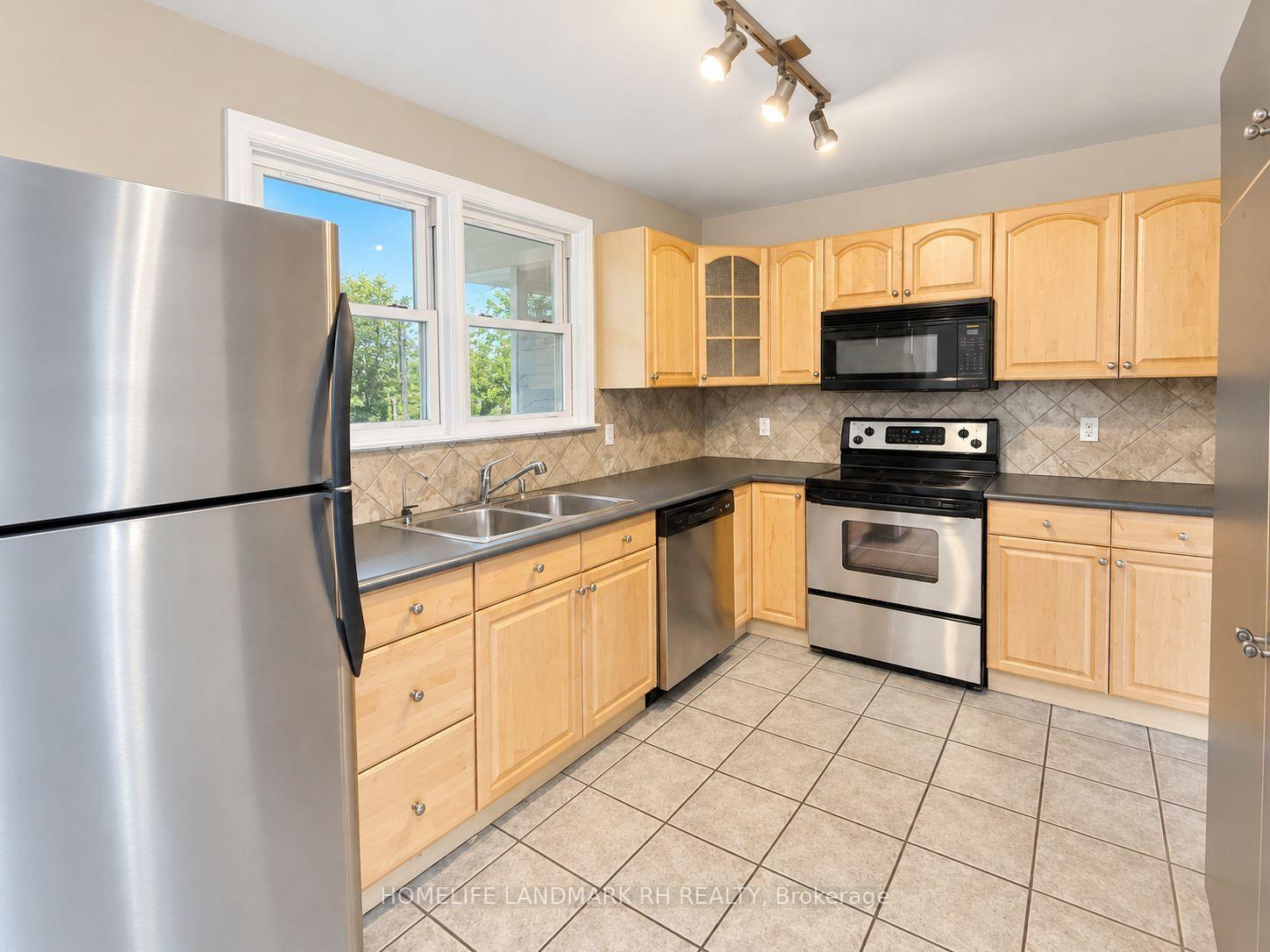 Photo 23 of 114 Hollingsworth Drive, King, King City — HOMEH