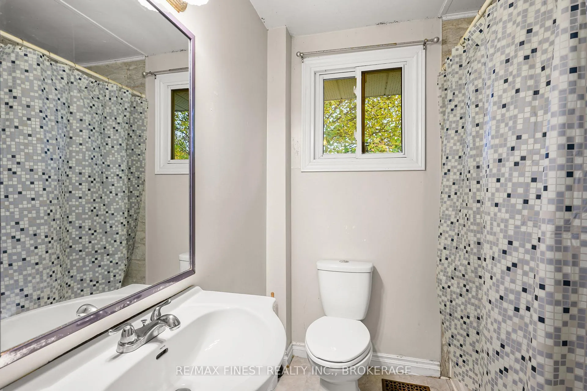 Photo 14 of 136 Calderwood Drive, Kingston, Central City West — HOMEH