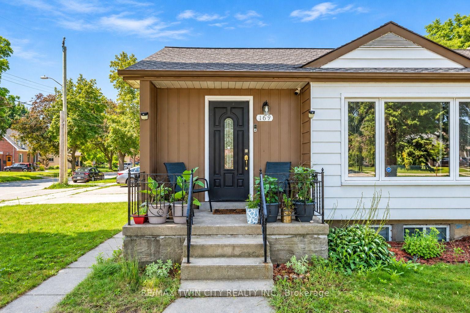 Photo 2 of 169 Bruce Street, Kitchener, Heritage Park/Rosemount — HOMEH