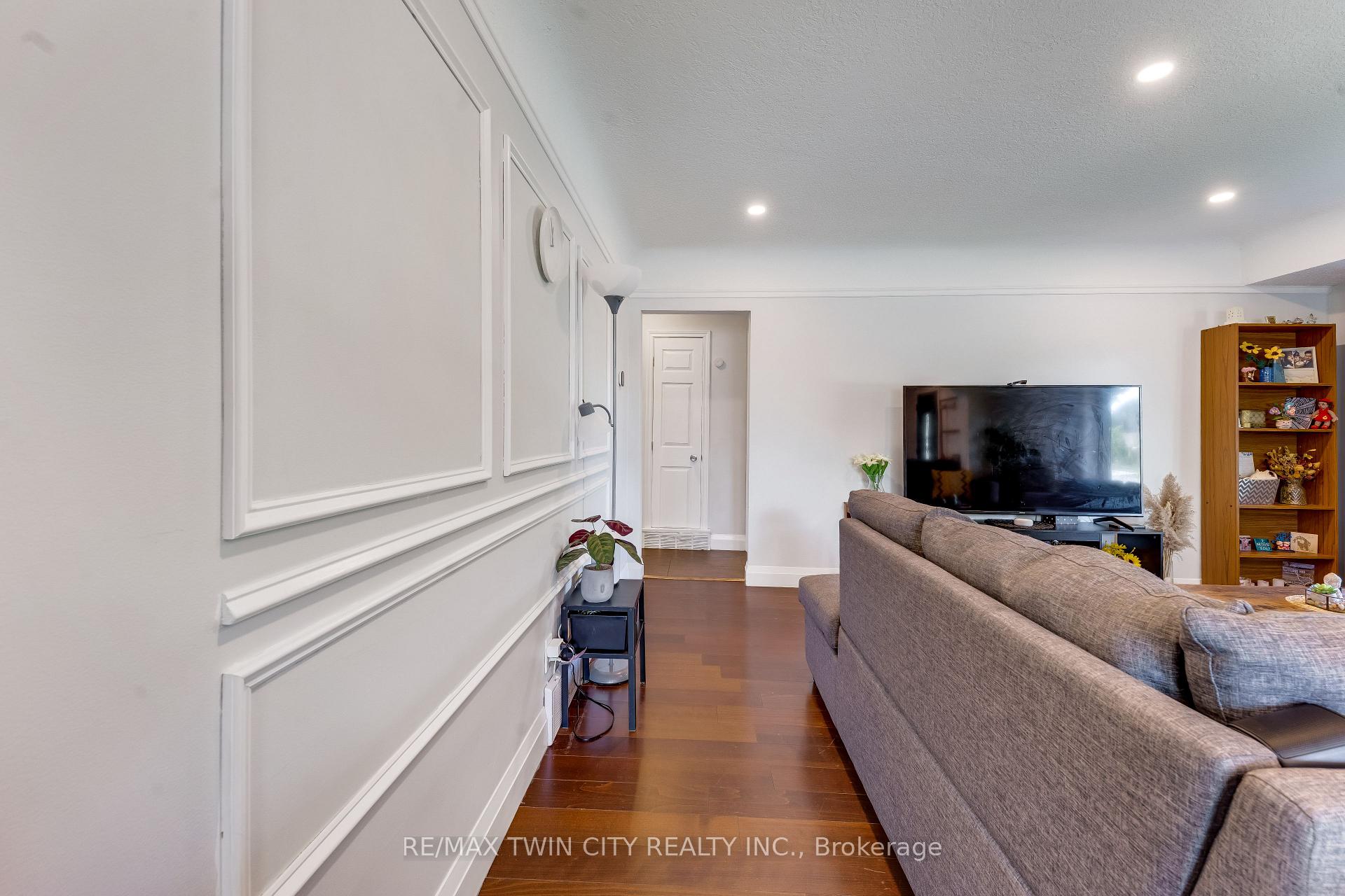 Photo 5 of 169 Bruce Street, Kitchener, Heritage Park/Rosemount — HOMEH