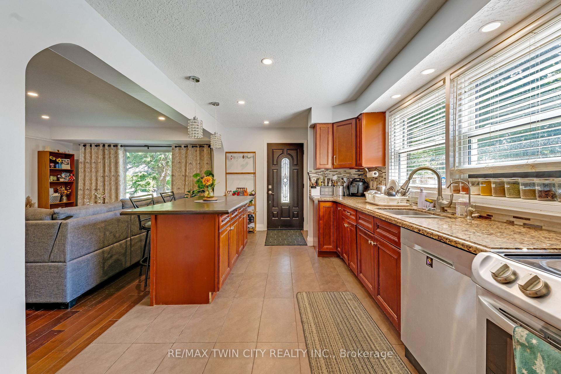 Photo 6 of 169 Bruce Street, Kitchener, Heritage Park/Rosemount — HOMEH
