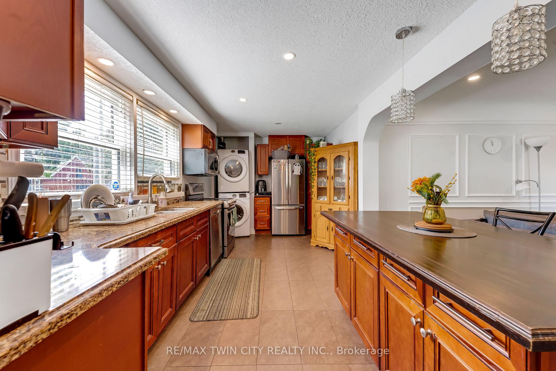 Photo 8 of 169 Bruce Street, Kitchener, Heritage Park/Rosemount — HOMEH