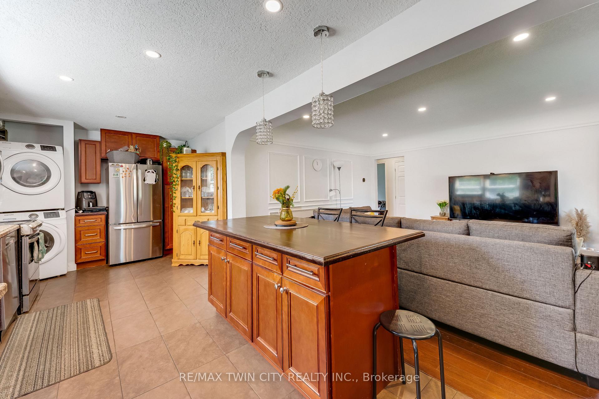 Photo 9 of 169 Bruce Street, Kitchener, Heritage Park/Rosemount — HOMEH