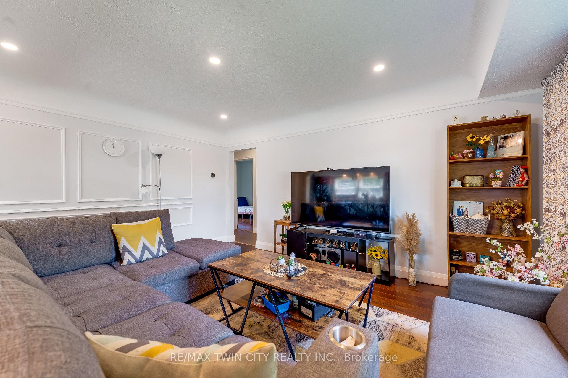 Photo 10 of 169 Bruce Street, Kitchener, Heritage Park/Rosemount — HOMEH