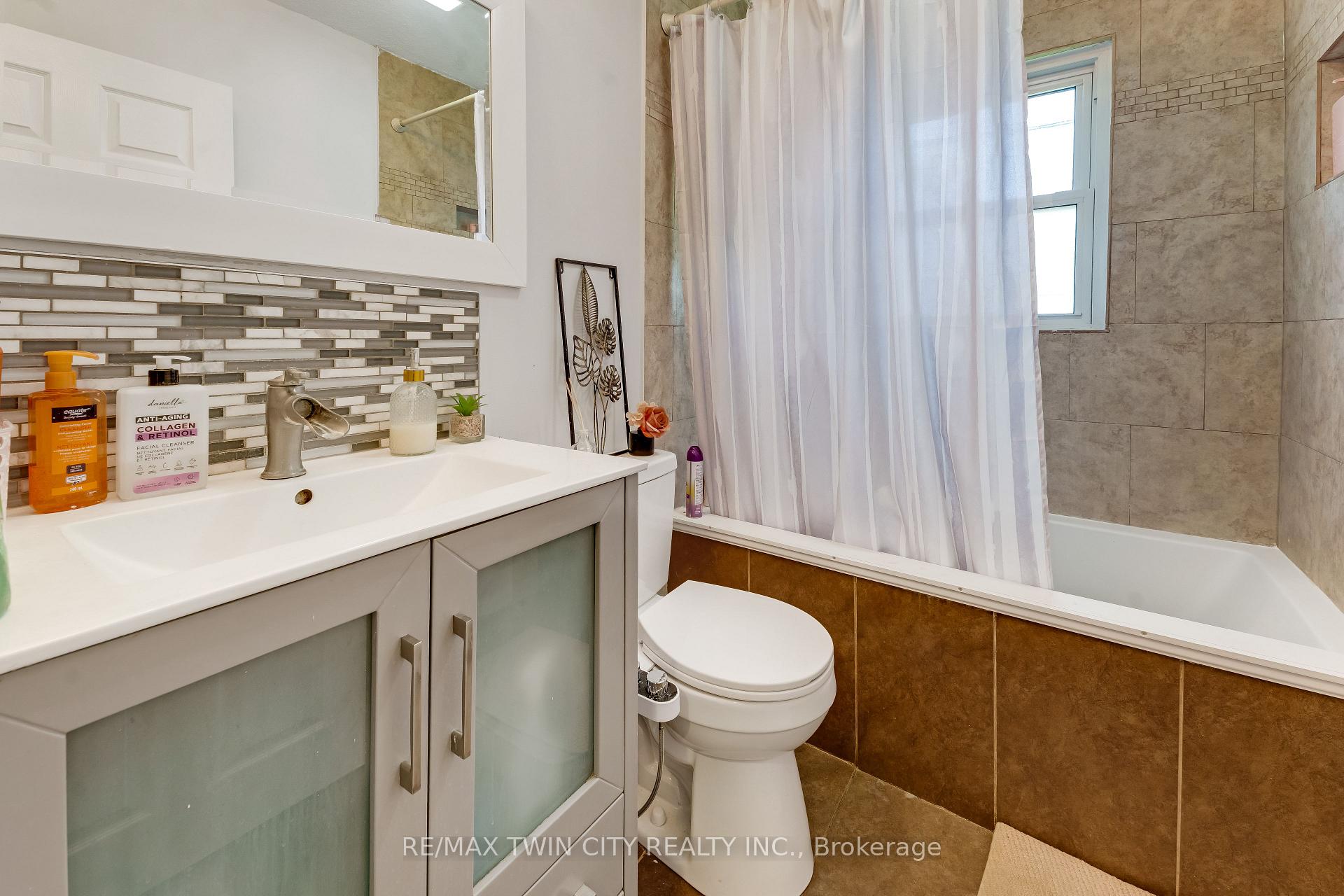 Photo 13 of 169 Bruce Street, Kitchener, Heritage Park/Rosemount — HOMEH