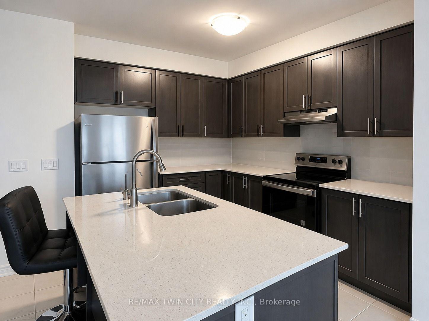 Photo 3 of 207 Broadacre Drive, Kitchener, Victoria Hills — HOMEH