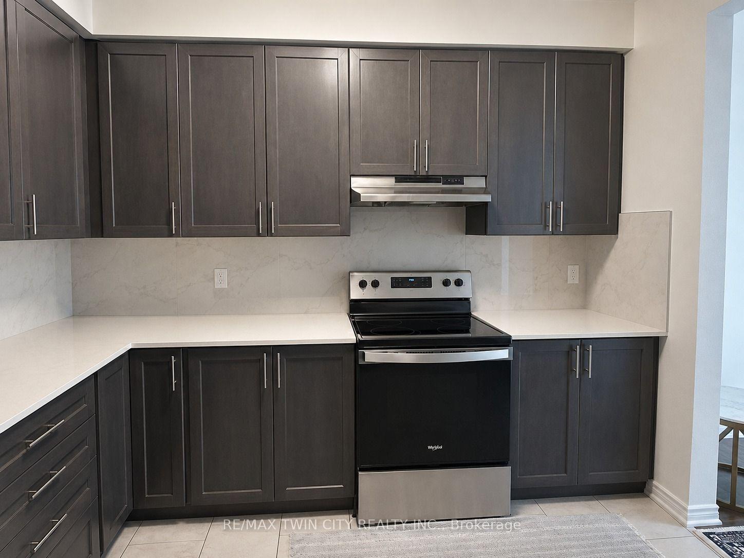 Photo 5 of 207 Broadacre Drive, Kitchener, Victoria Hills — HOMEH