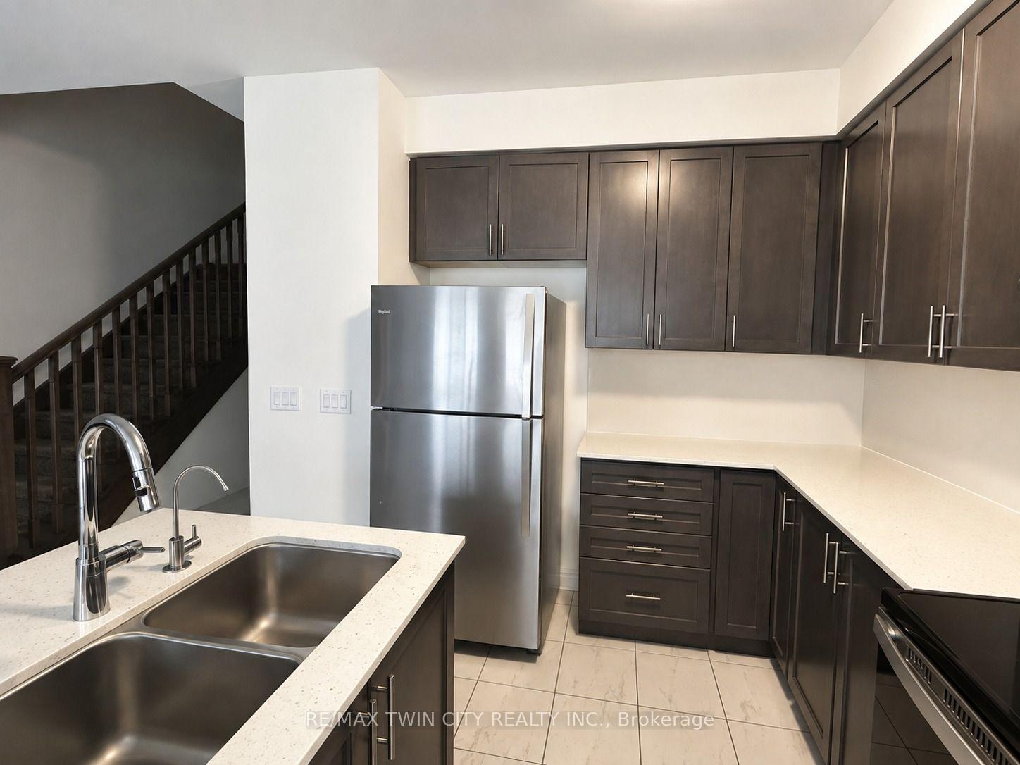 Photo 6 of 207 Broadacre Drive, Kitchener, Victoria Hills — HOMEH