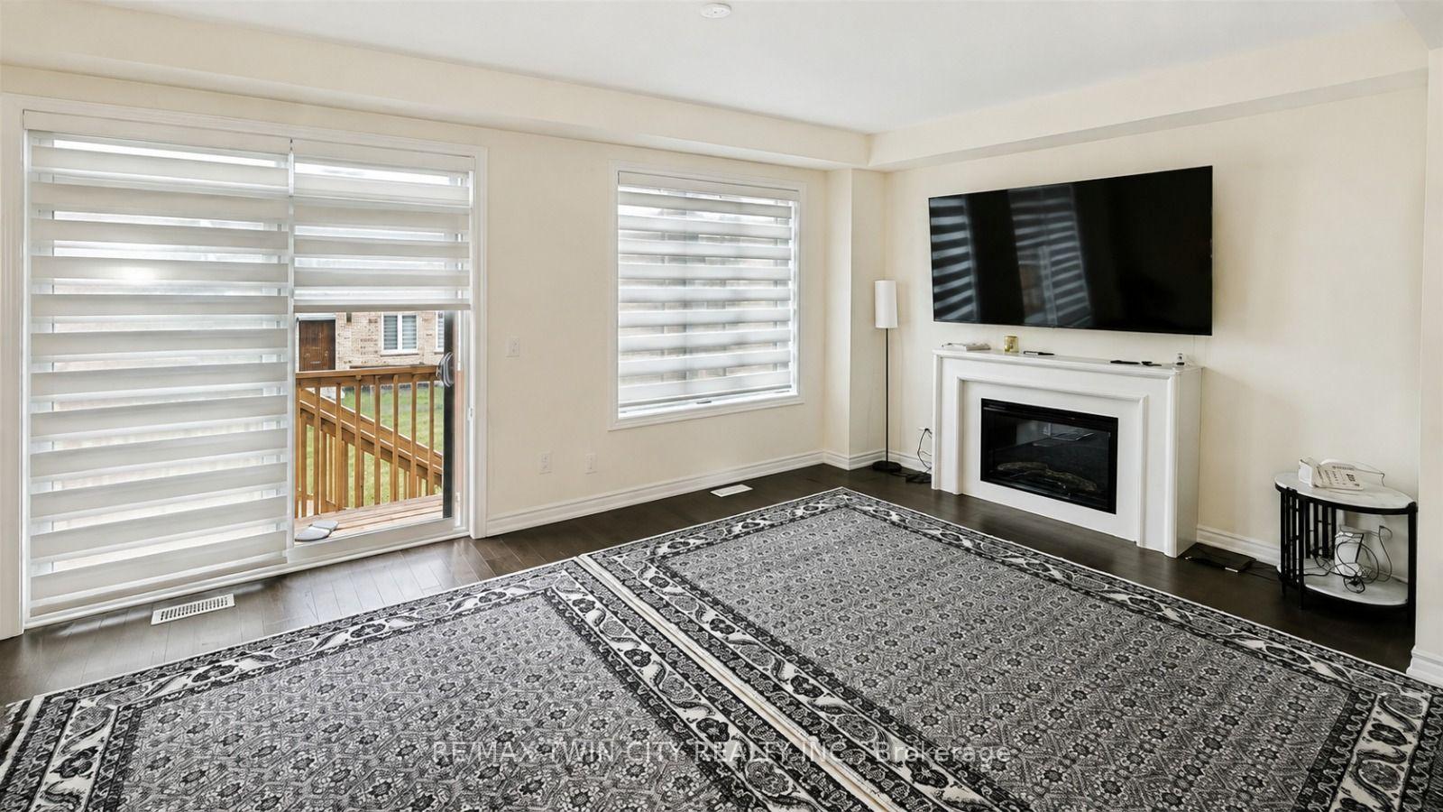 Photo 8 of 207 Broadacre Drive, Kitchener, Victoria Hills — HOMEH