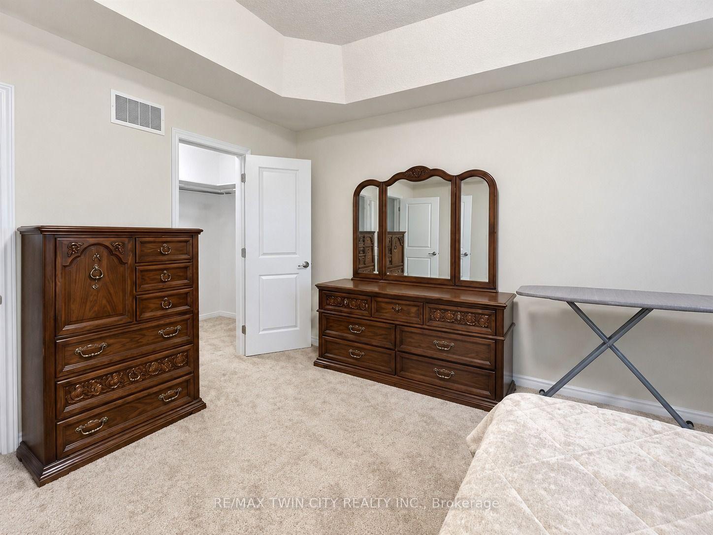 Photo 11 of 207 Broadacre Drive, Kitchener, Victoria Hills — HOMEH