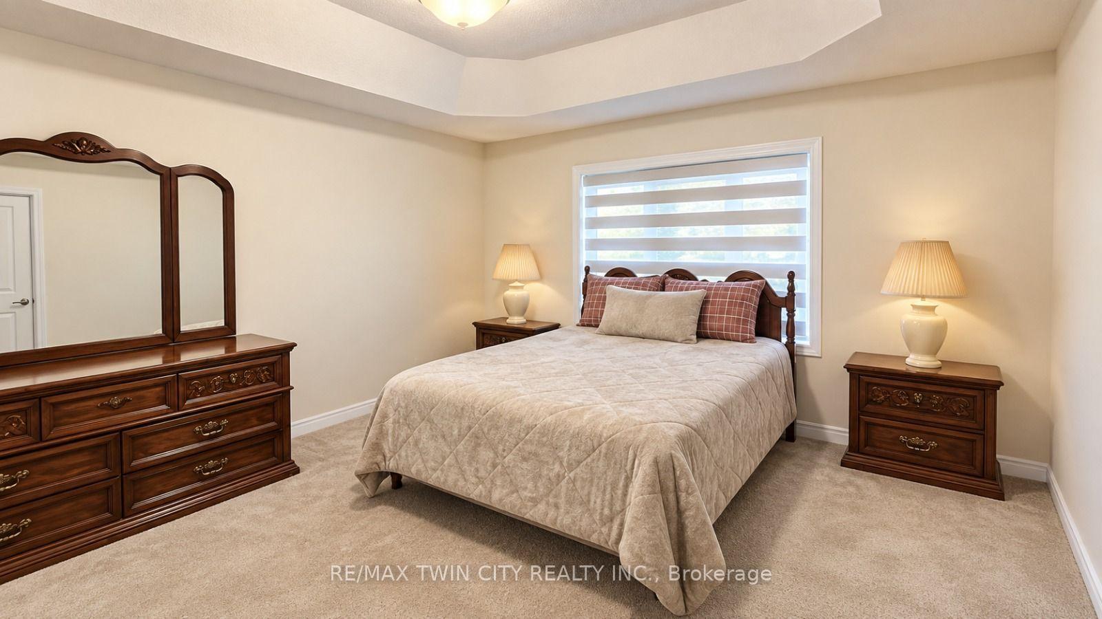 Photo 12 of 207 Broadacre Drive, Kitchener, Victoria Hills — HOMEH