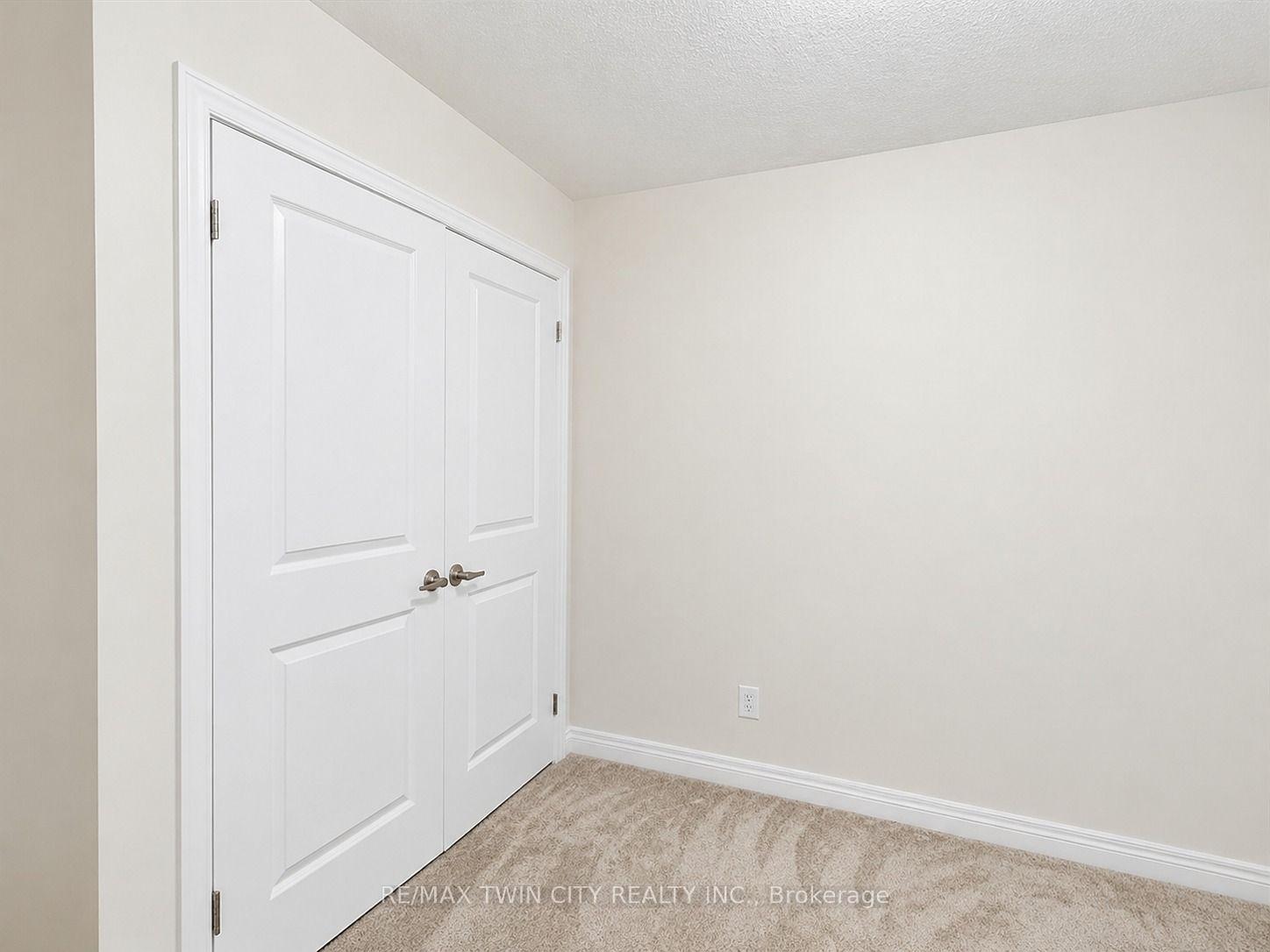 Photo 13 of 207 Broadacre Drive, Kitchener, Victoria Hills — HOMEH