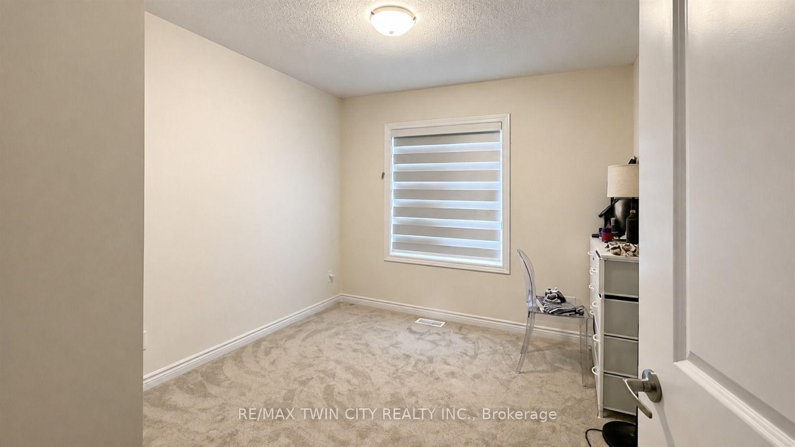 Photo 14 of 207 Broadacre Drive, Kitchener, Victoria Hills — HOMEH