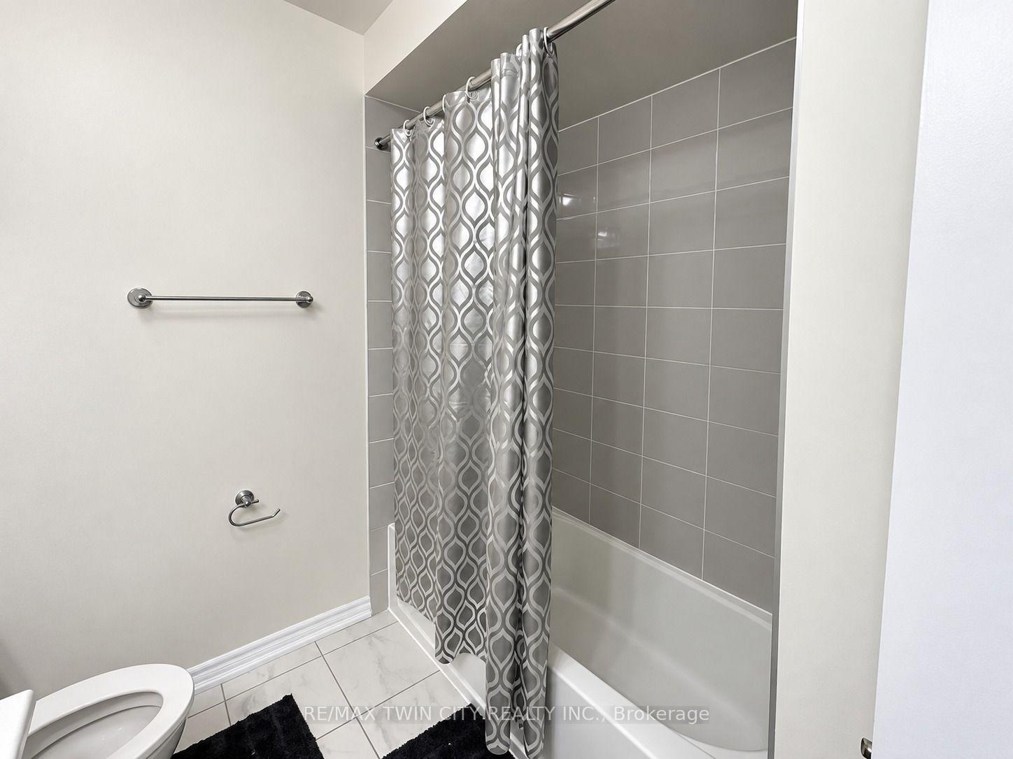 Photo 15 of 207 Broadacre Drive, Kitchener, Victoria Hills — HOMEH