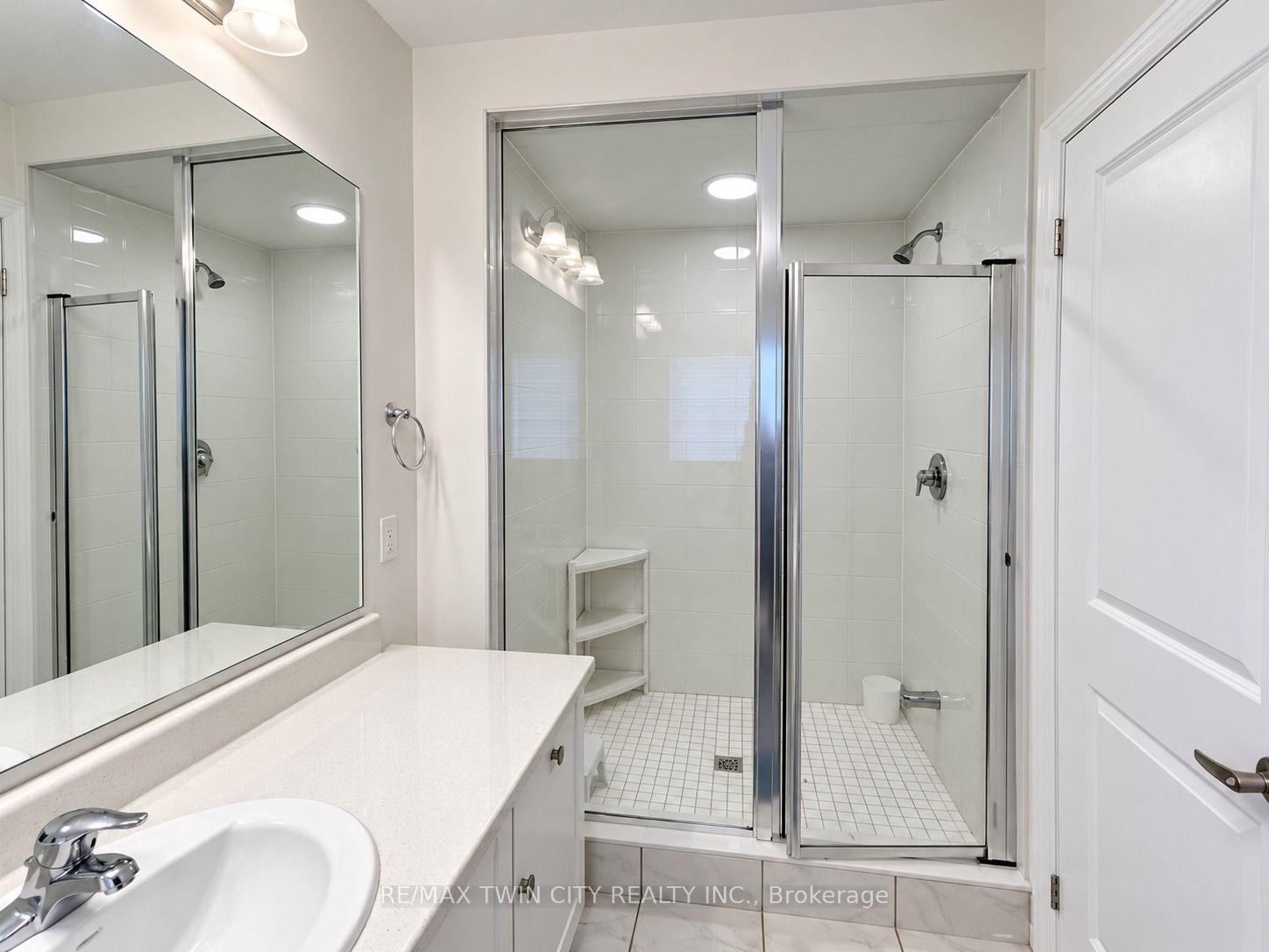 Photo 16 of 207 Broadacre Drive, Kitchener, Victoria Hills — HOMEH