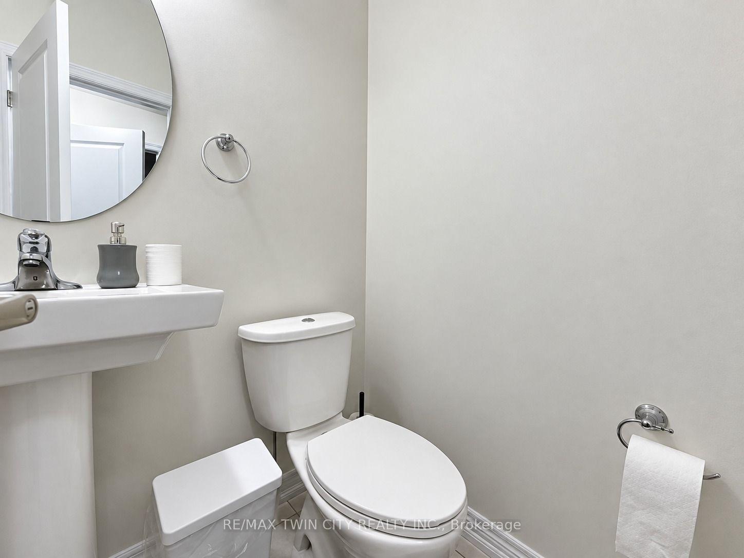 Photo 17 of 207 Broadacre Drive, Kitchener, Victoria Hills — HOMEH