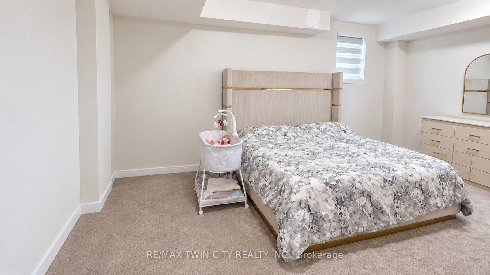 Photo 22 of 207 Broadacre Drive, Kitchener, Victoria Hills — HOMEH