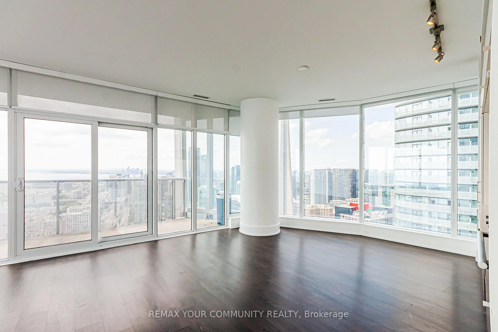 Photo 3 of Unit 5410, 10 York Street, Toronto, Waterfront Communities — HOMEH