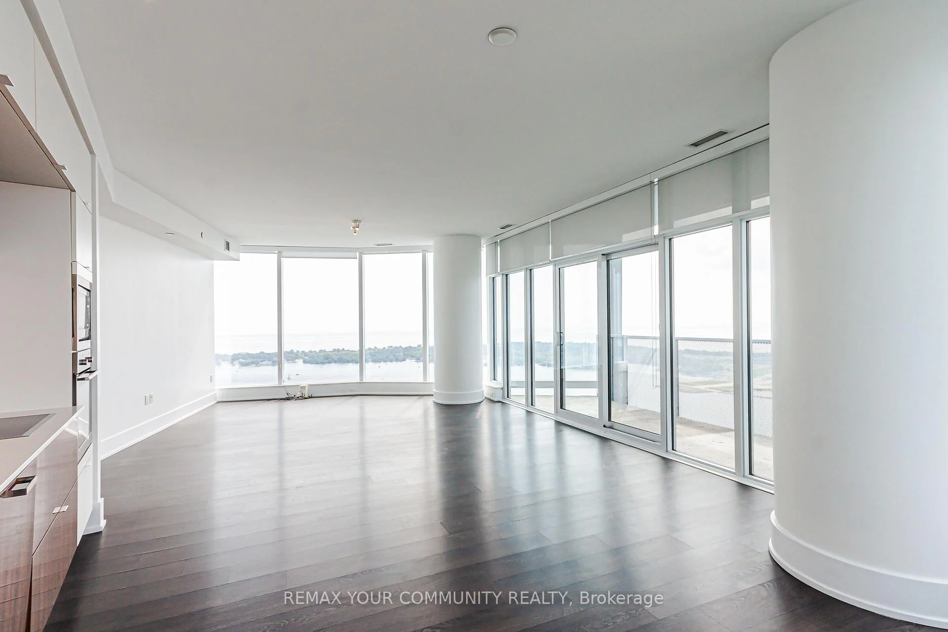 Photo 4 of Unit 5410, 10 York Street, Toronto, Waterfront Communities — HOMEH