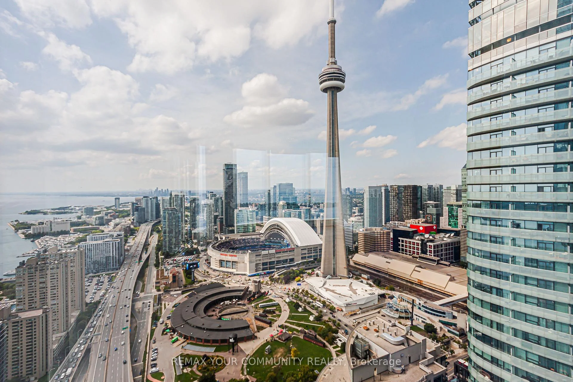 Photo 5 of Unit 5410, 10 York Street, Toronto, Waterfront Communities — HOMEH