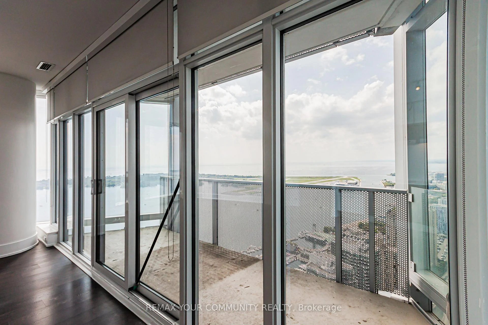 Photo 6 of Unit 5410, 10 York Street, Toronto, Waterfront Communities — HOMEH