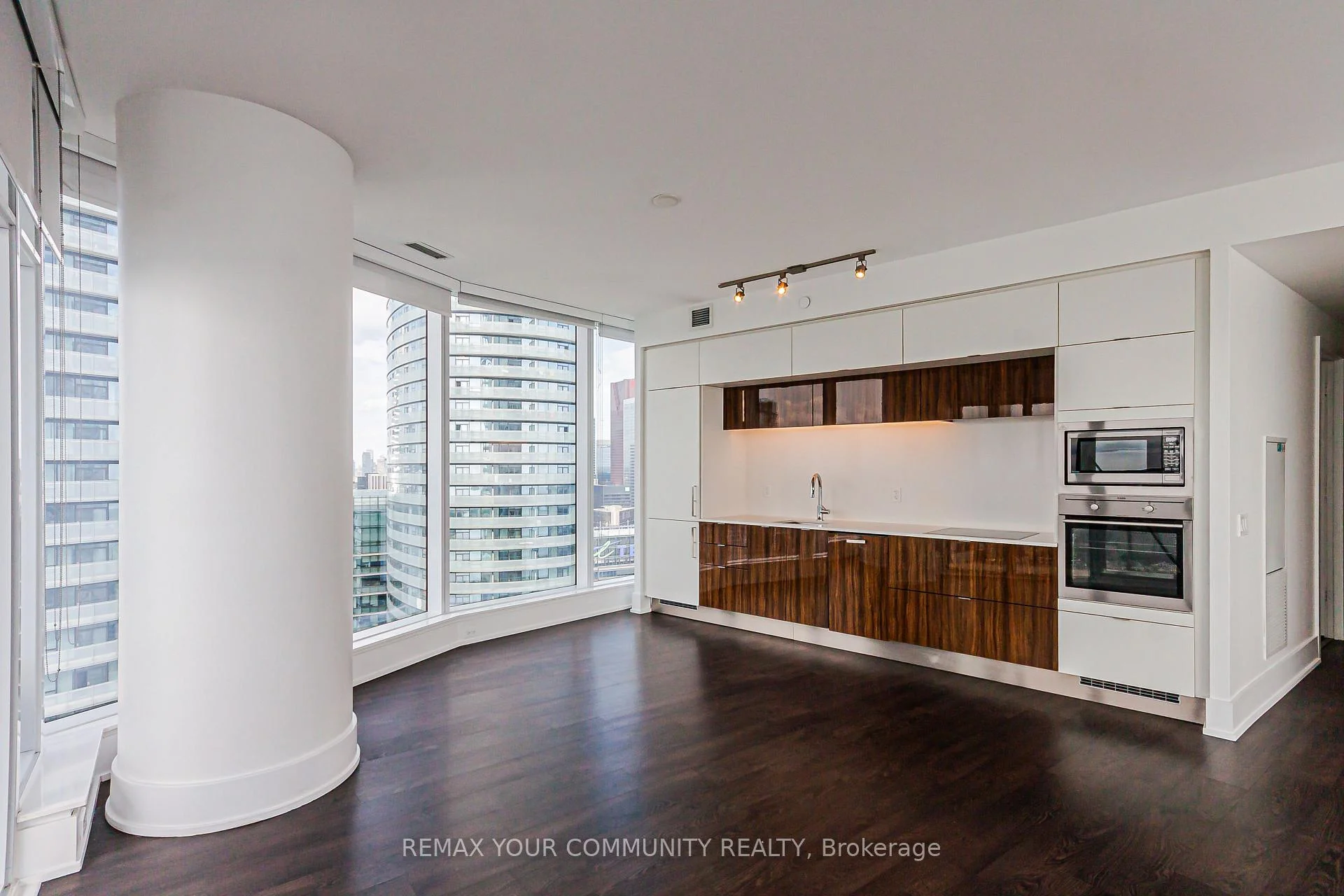 Photo 8 of Unit 5410, 10 York Street, Toronto, Waterfront Communities — HOMEH