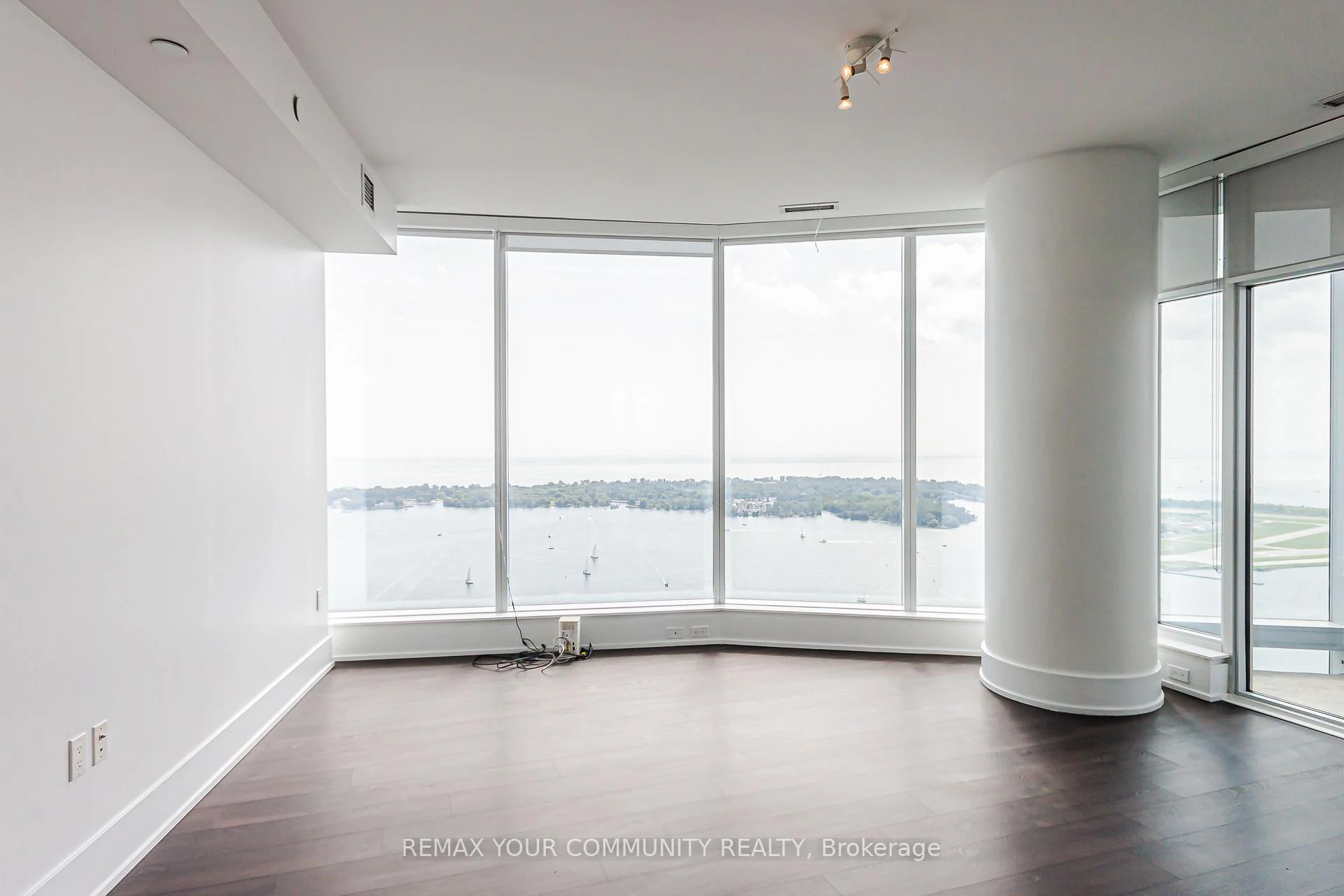 Photo 14 of Unit 5410, 10 York Street, Toronto, Waterfront Communities — HOMEH