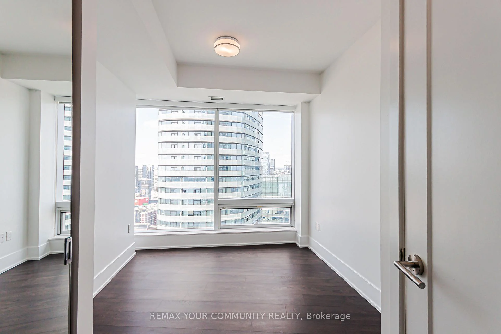 Photo 25 of Unit 5410, 10 York Street, Toronto, Waterfront Communities — HOMEH