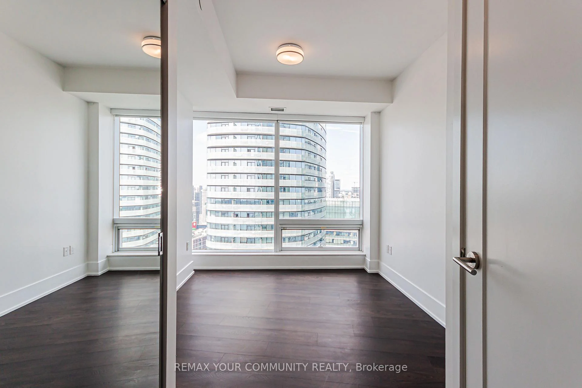 Photo 26 of Unit 5410, 10 York Street, Toronto, Waterfront Communities — HOMEH