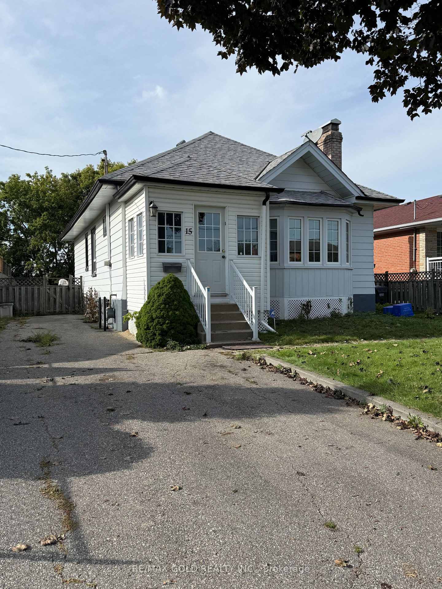 Photo 2 of 15 Beverley Street, Mississauga, Malton — HOMEH
