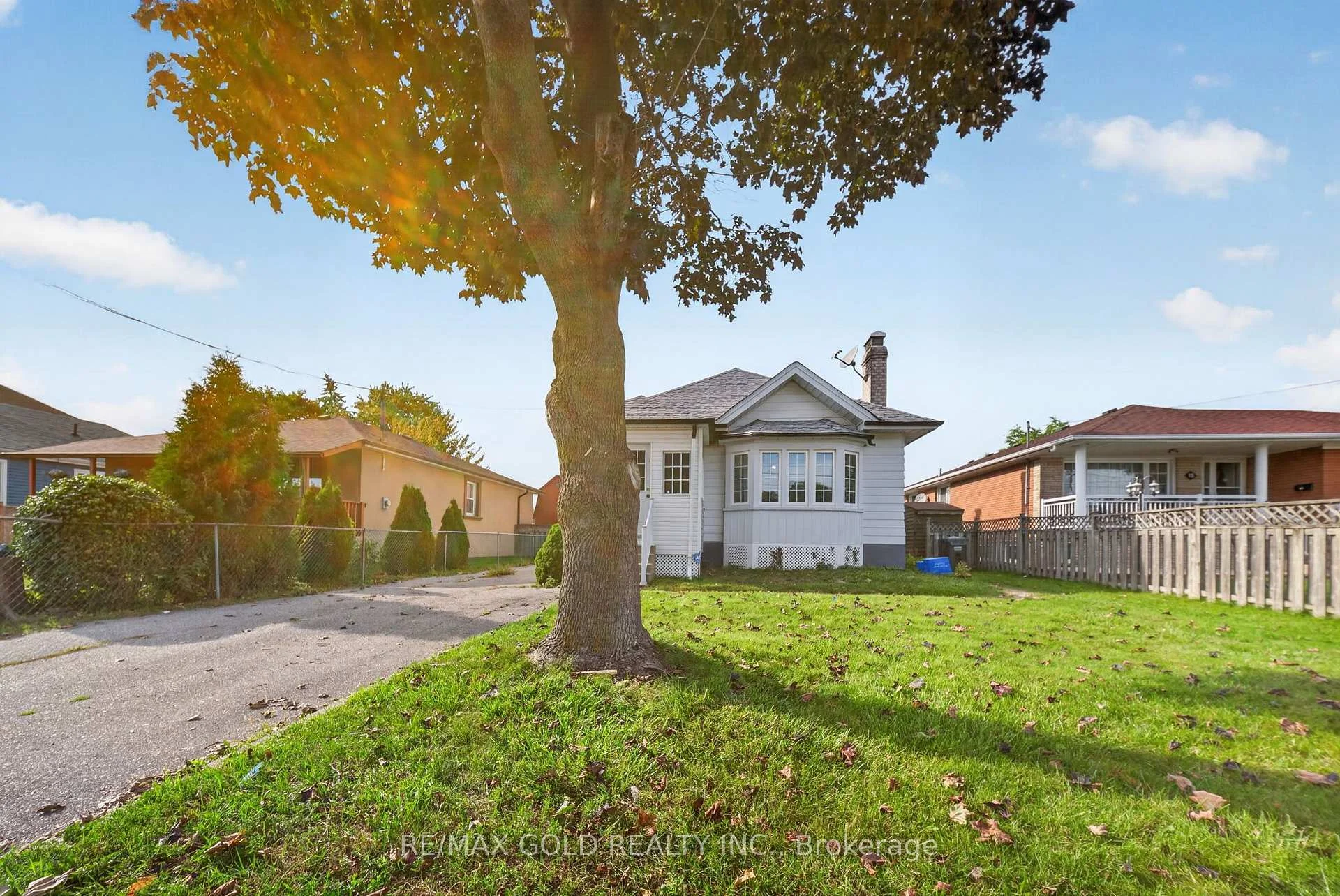 Photo 5 of 15 Beverley Street, Mississauga, Malton — HOMEH