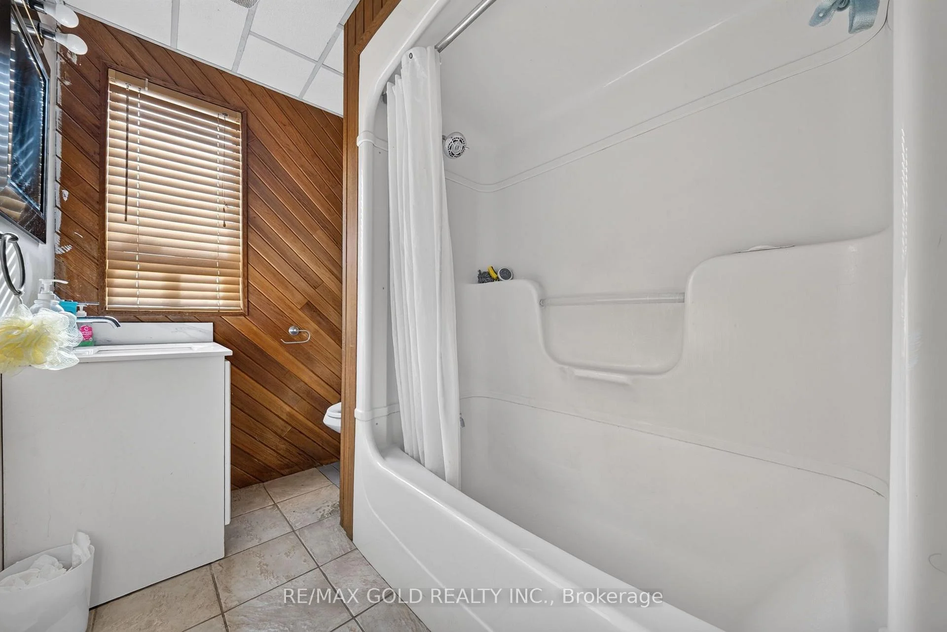 Photo 17 of 15 Beverley Street, Mississauga, Malton — HOMEH