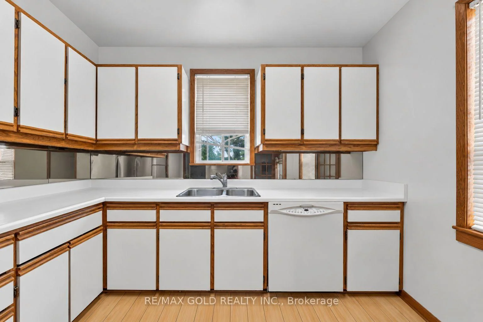 Photo 18 of 15 Beverley Street, Mississauga, Malton — HOMEH
