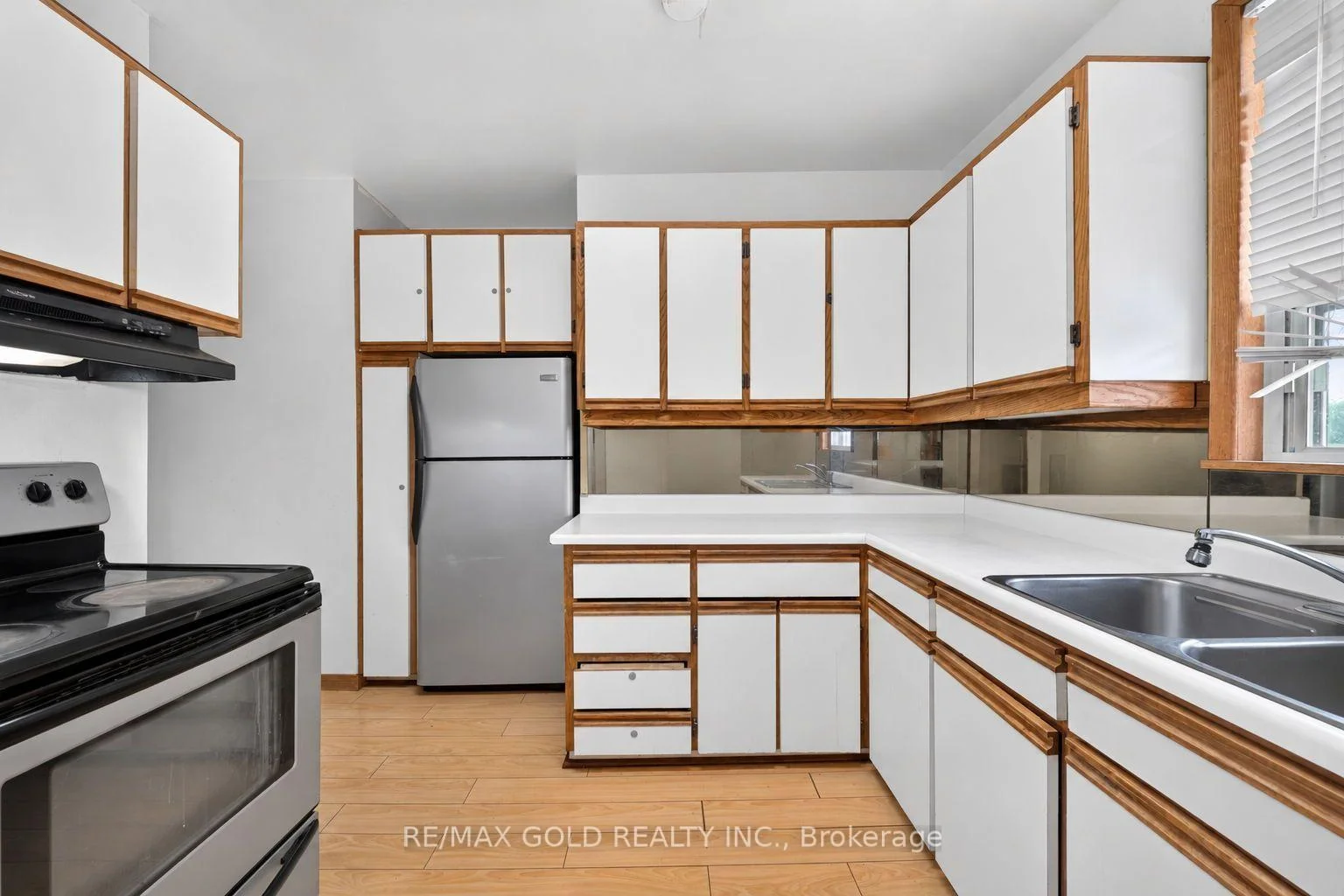 Photo 19 of 15 Beverley Street, Mississauga, Malton — HOMEH