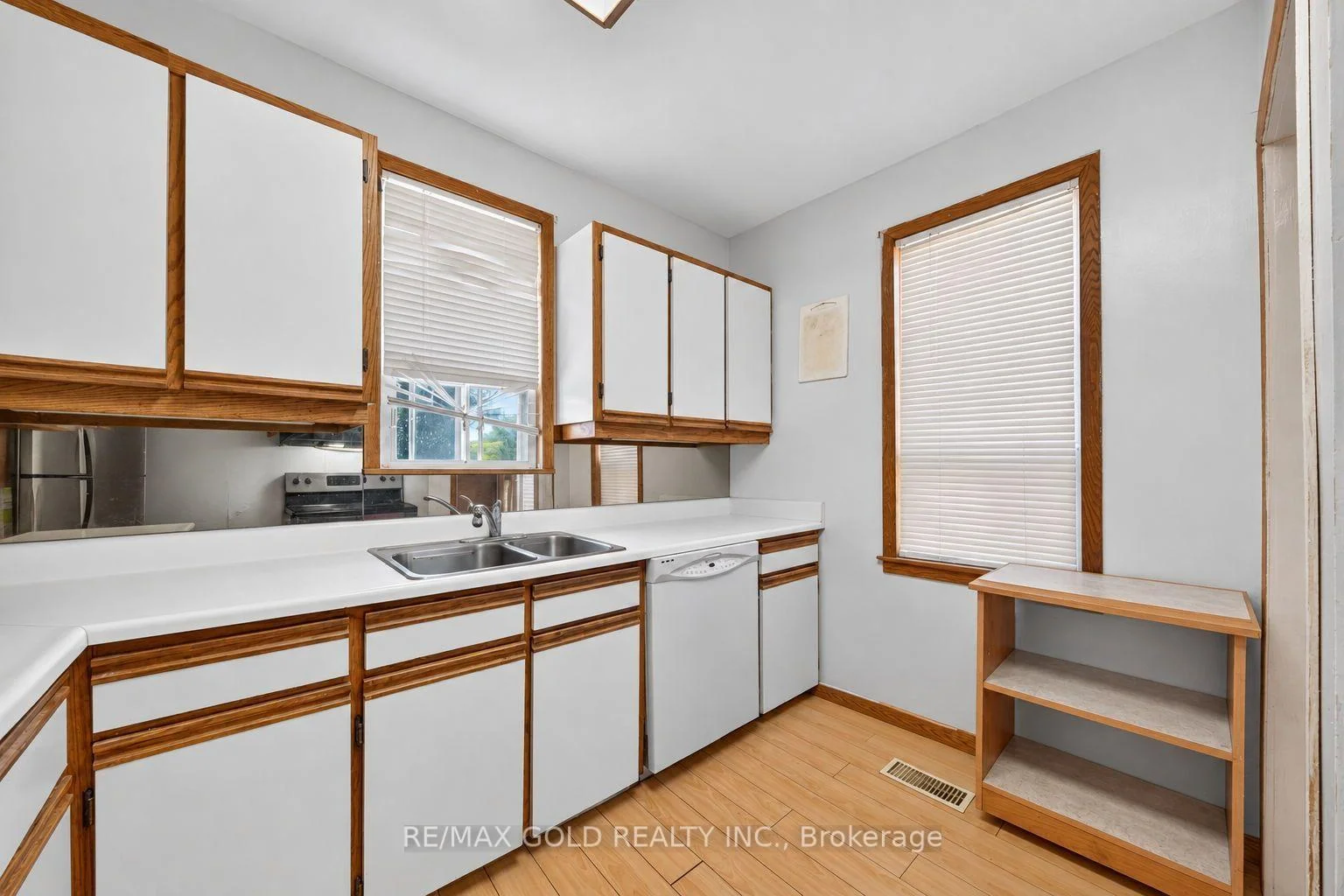 Photo 20 of 15 Beverley Street, Mississauga, Malton — HOMEH