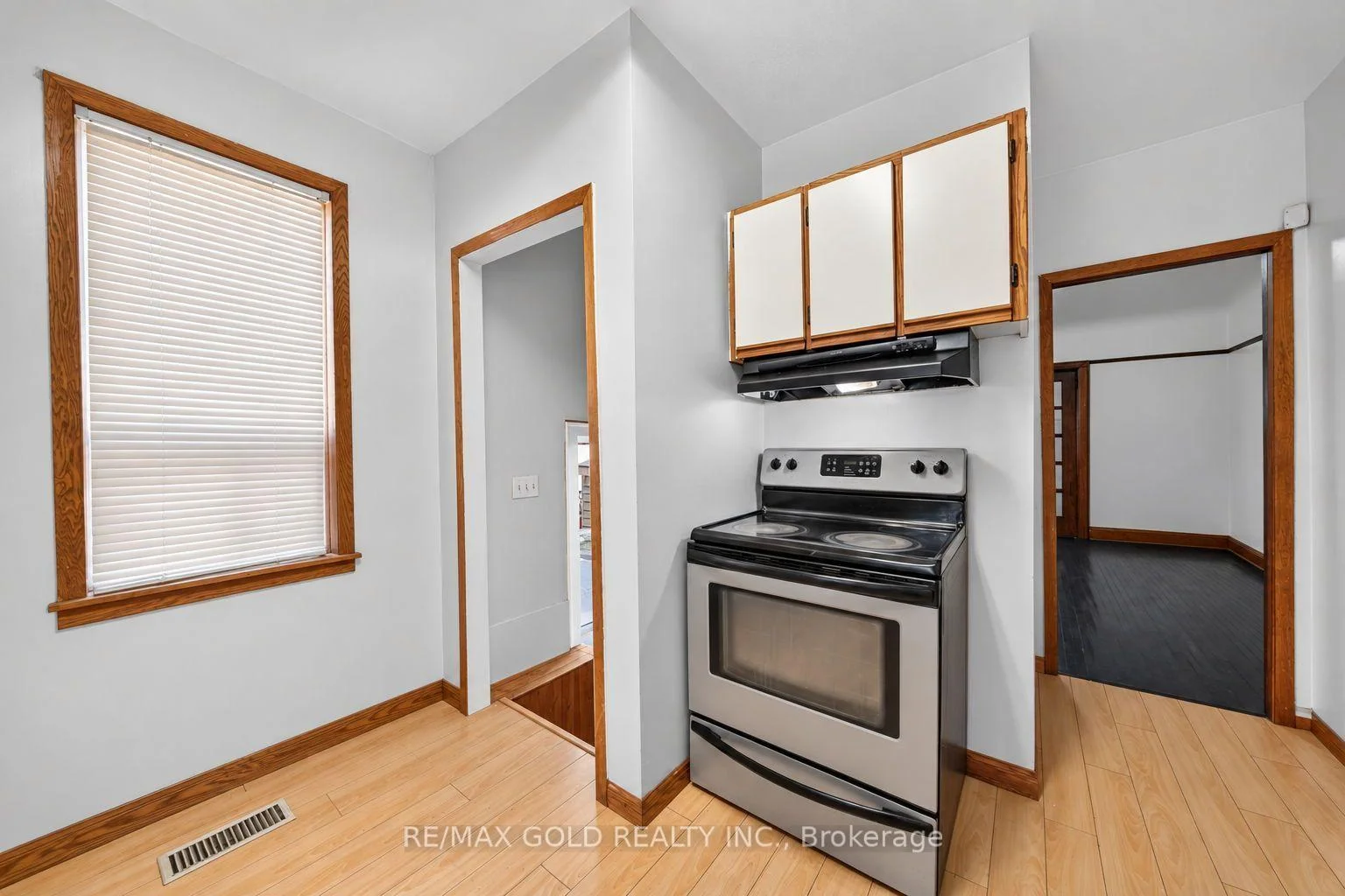 Photo 21 of 15 Beverley Street, Mississauga, Malton — HOMEH