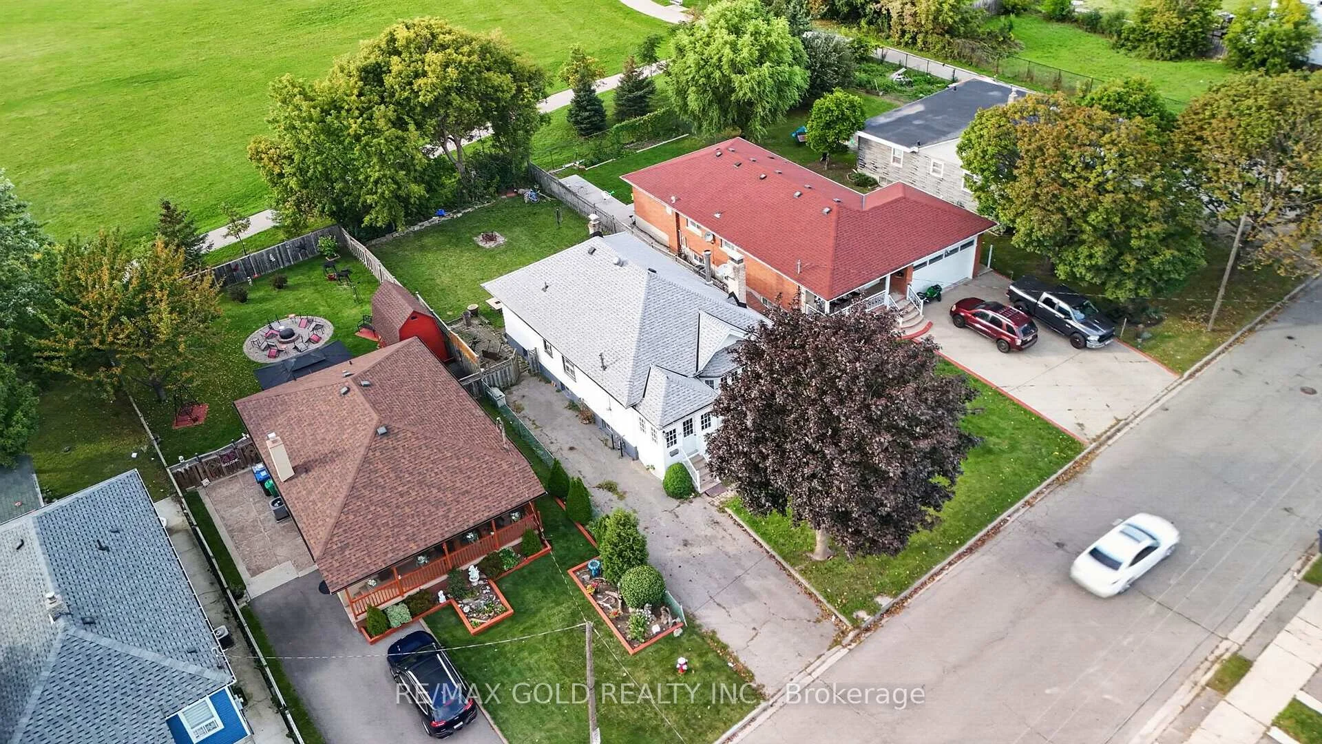 Photo 32 of 15 Beverley Street, Mississauga, Malton — HOMEH