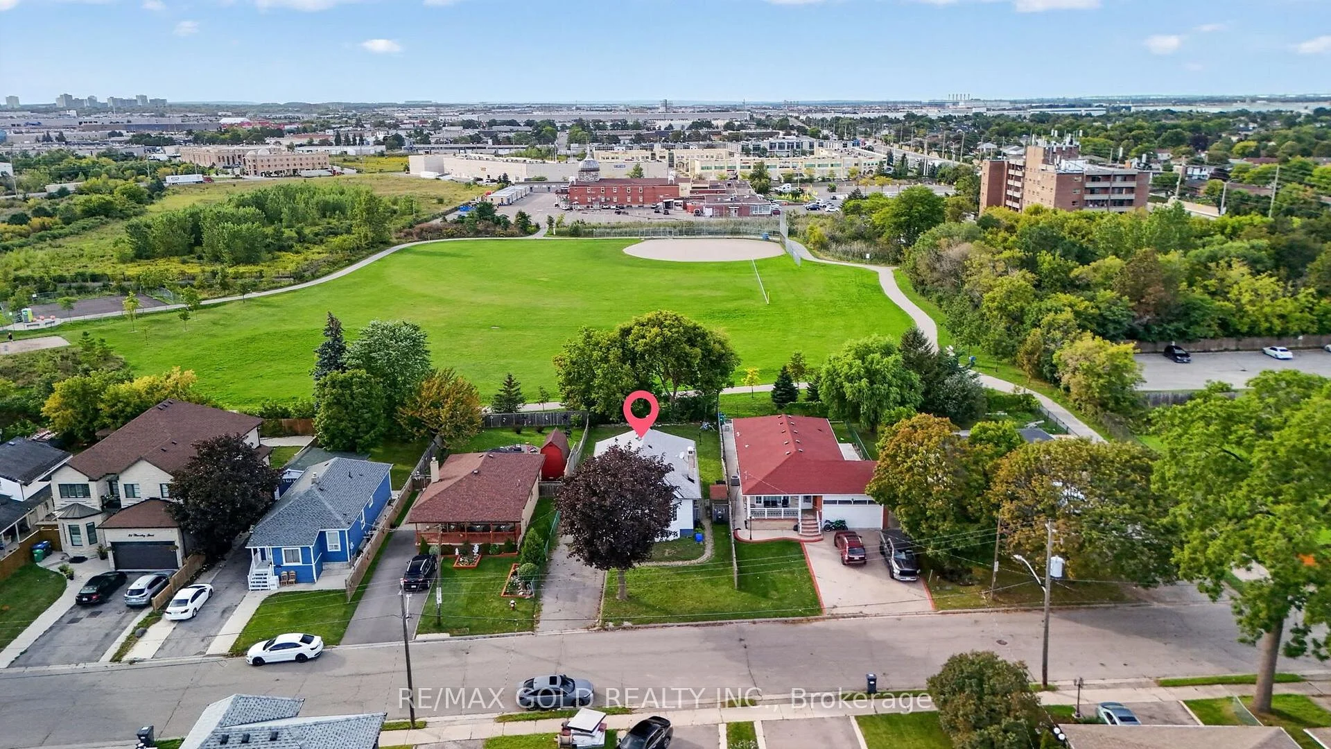 Photo 33 of 15 Beverley Street, Mississauga, Malton — HOMEH