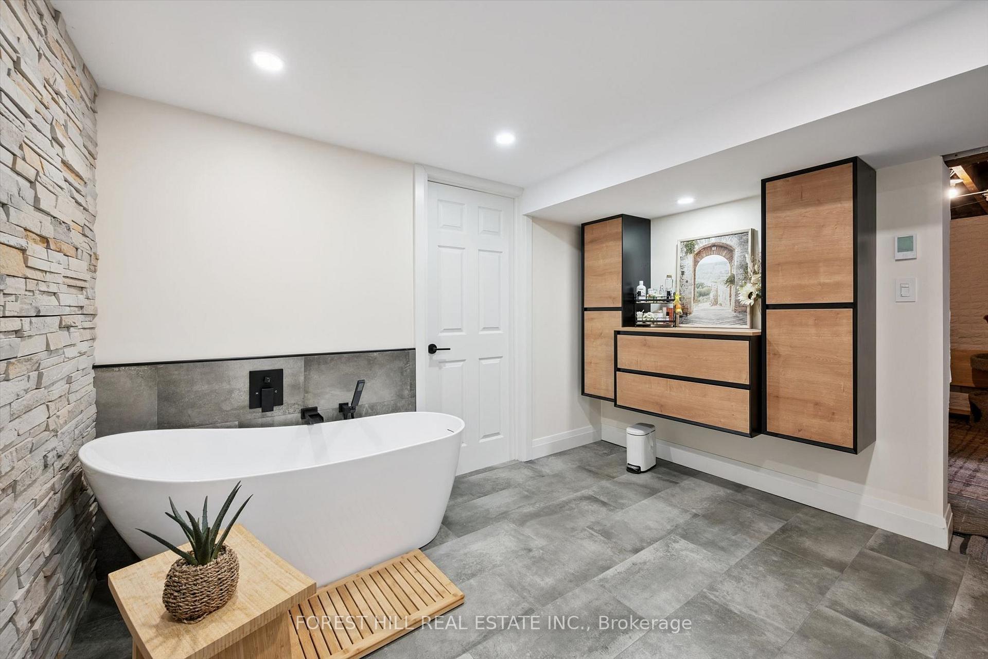 Photo 23 of 22 Sleeman Avenue, Guelph, Junction/Onward Willow — HOMEH
