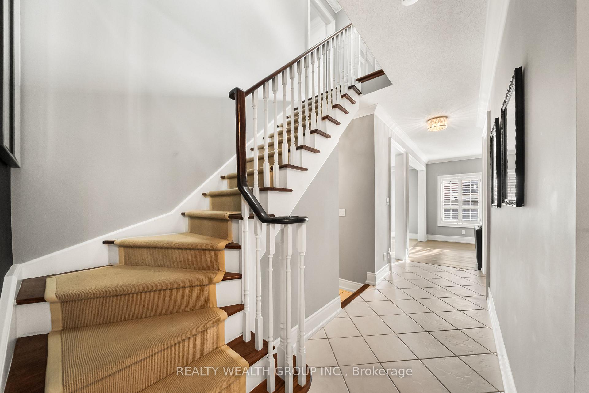 Photo 9 of 185 Regency View Heights, Vaughan, Rural Vaughan — HOMEH