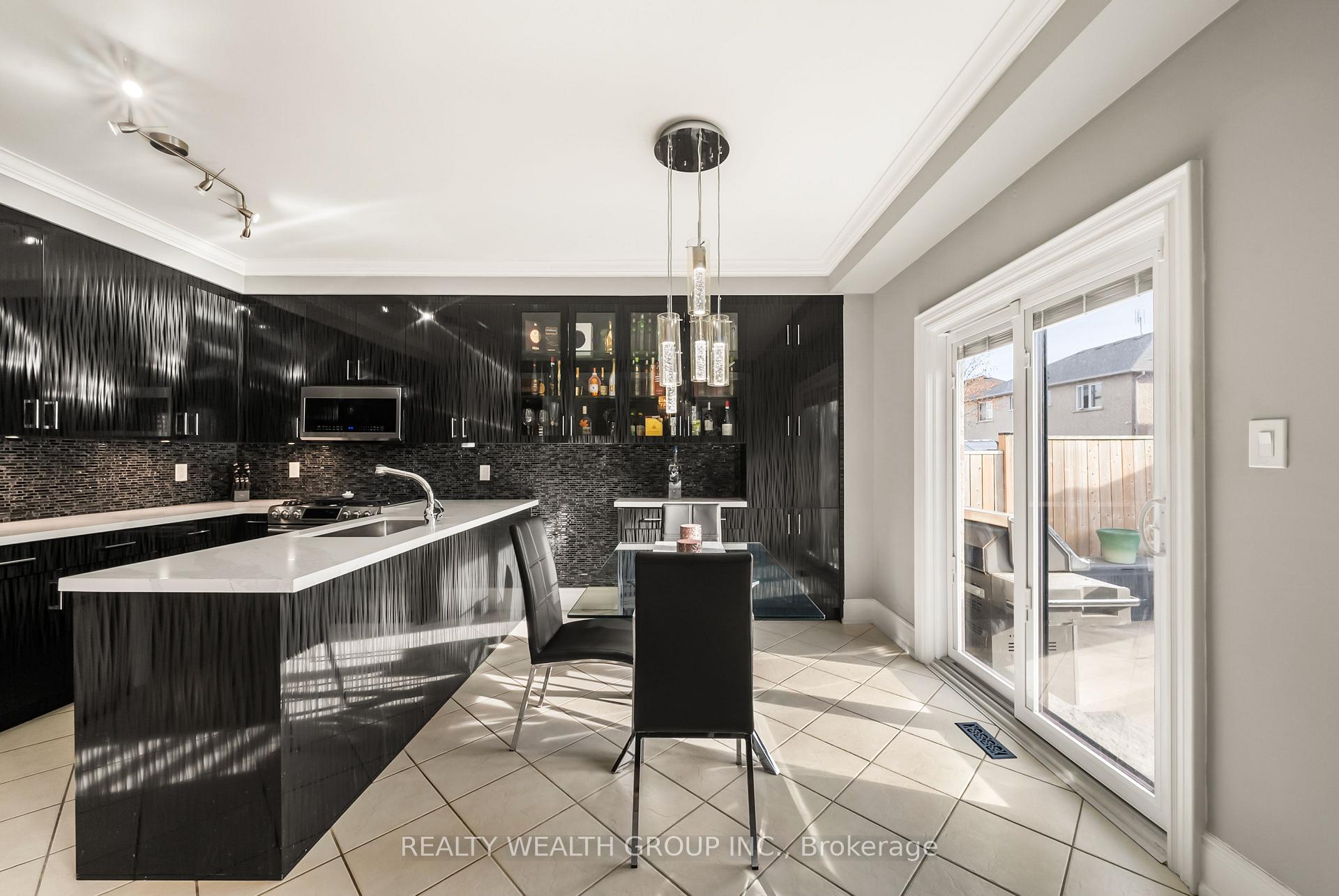 Photo 16 of 185 Regency View Heights, Vaughan, Rural Vaughan — HOMEH