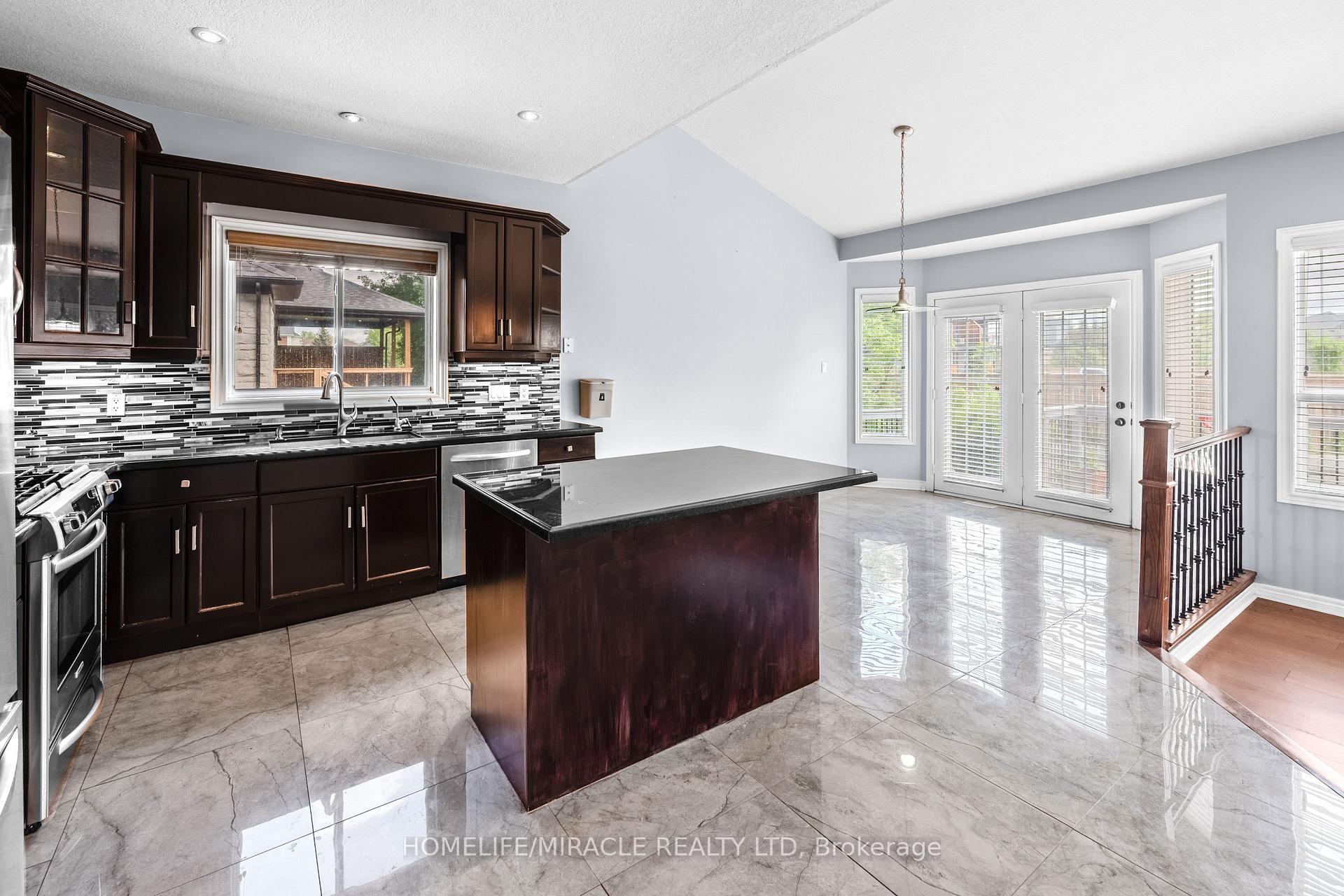 Photo 17 of 4 Clairfields Drive W, Guelph, Clairfields/Hanlon Business Park — HOMEH