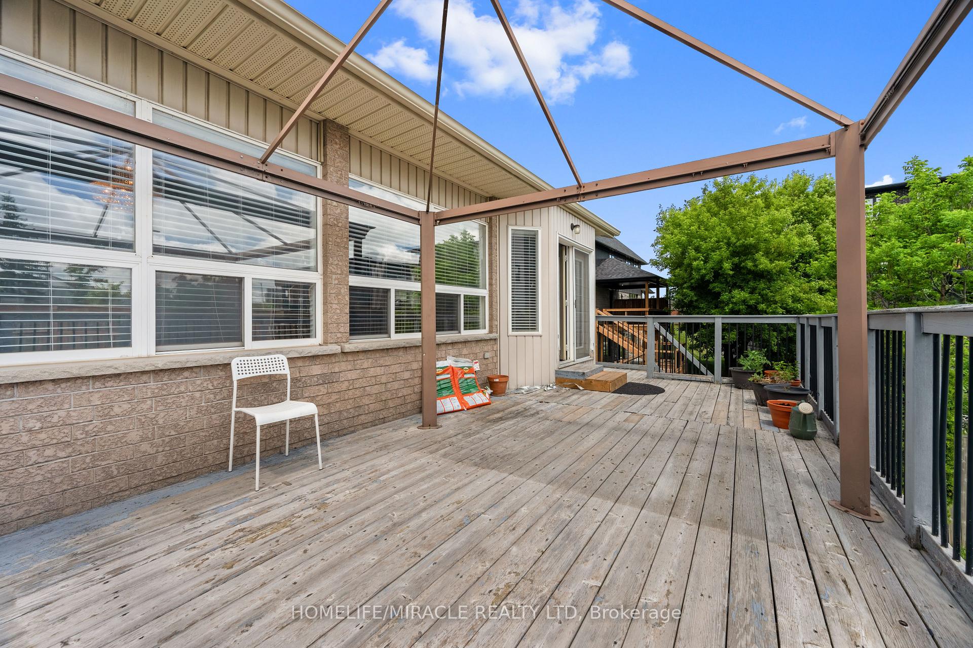 Photo 25 of 4 Clairfields Drive W, Guelph, Clairfields/Hanlon Business Park — HOMEH
