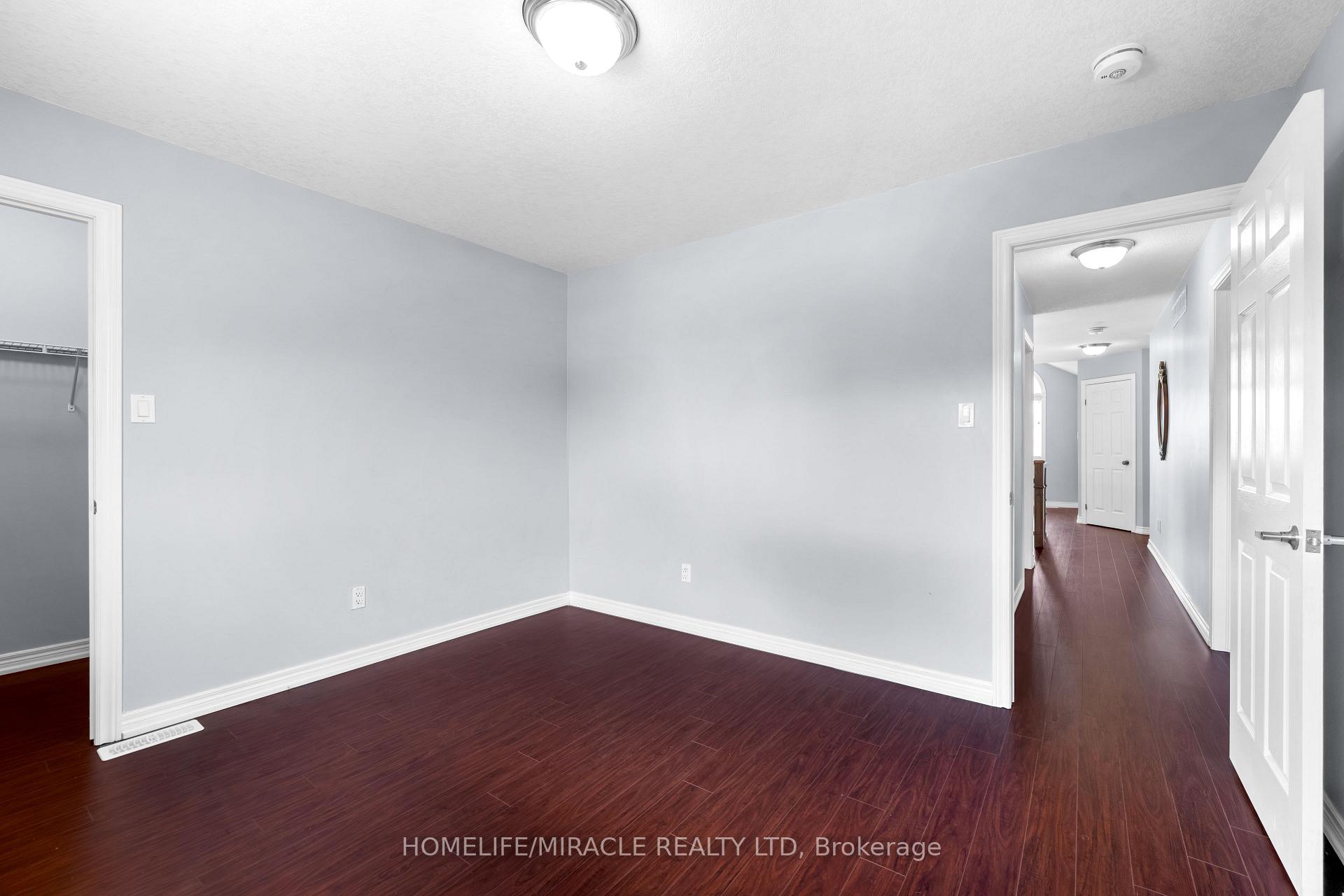 Photo 35 of 4 Clairfields Drive W, Guelph, Clairfields/Hanlon Business Park — HOMEH
