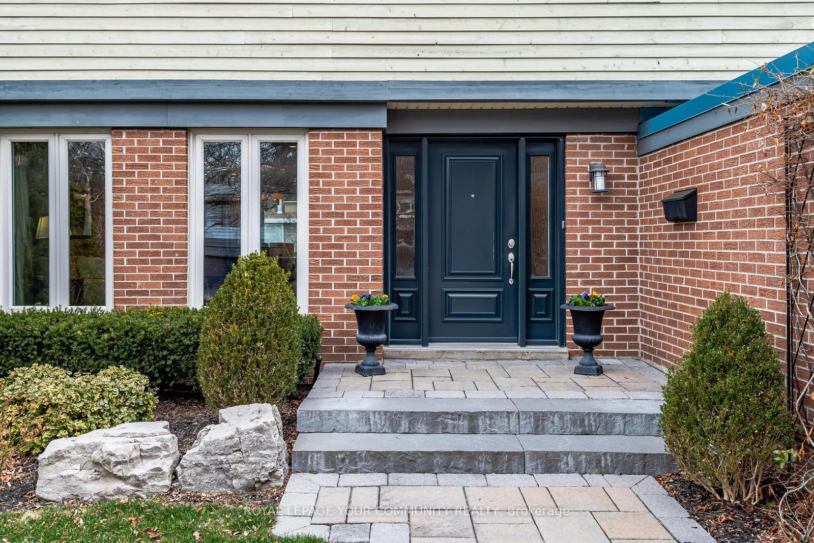 Photo 4 of 28 Woolsthorpe Crescent, Markham, German Mills — HOMEH