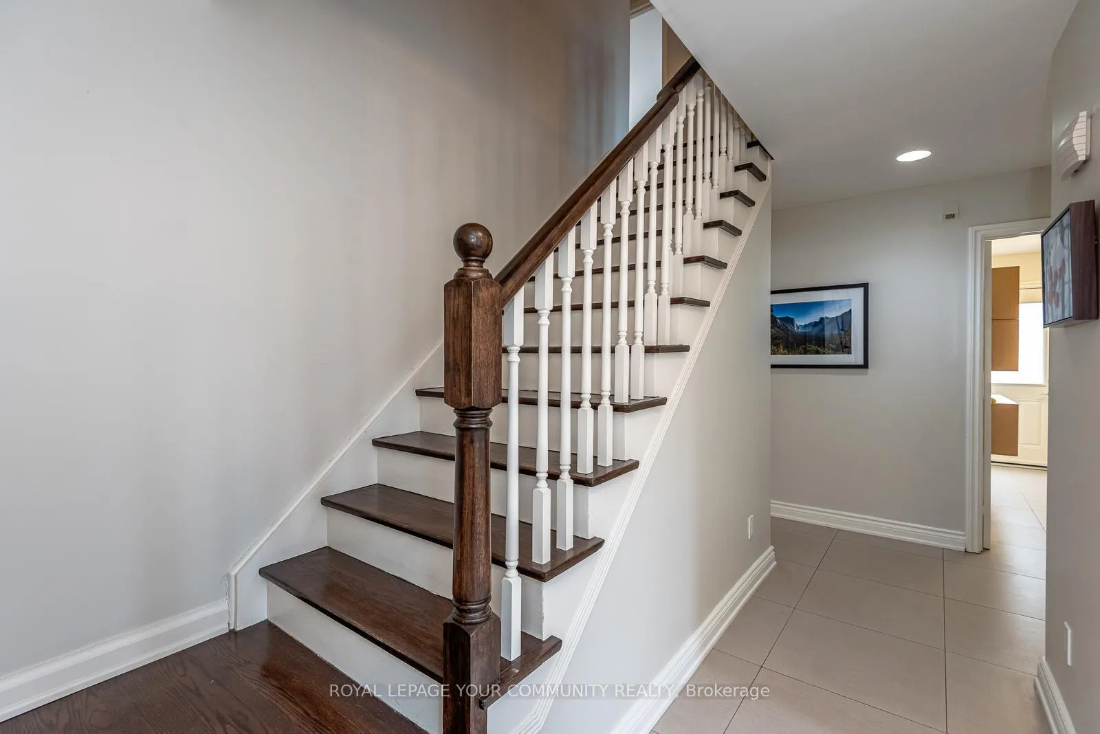 Photo 7 of 28 Woolsthorpe Crescent, Markham, German Mills — HOMEH