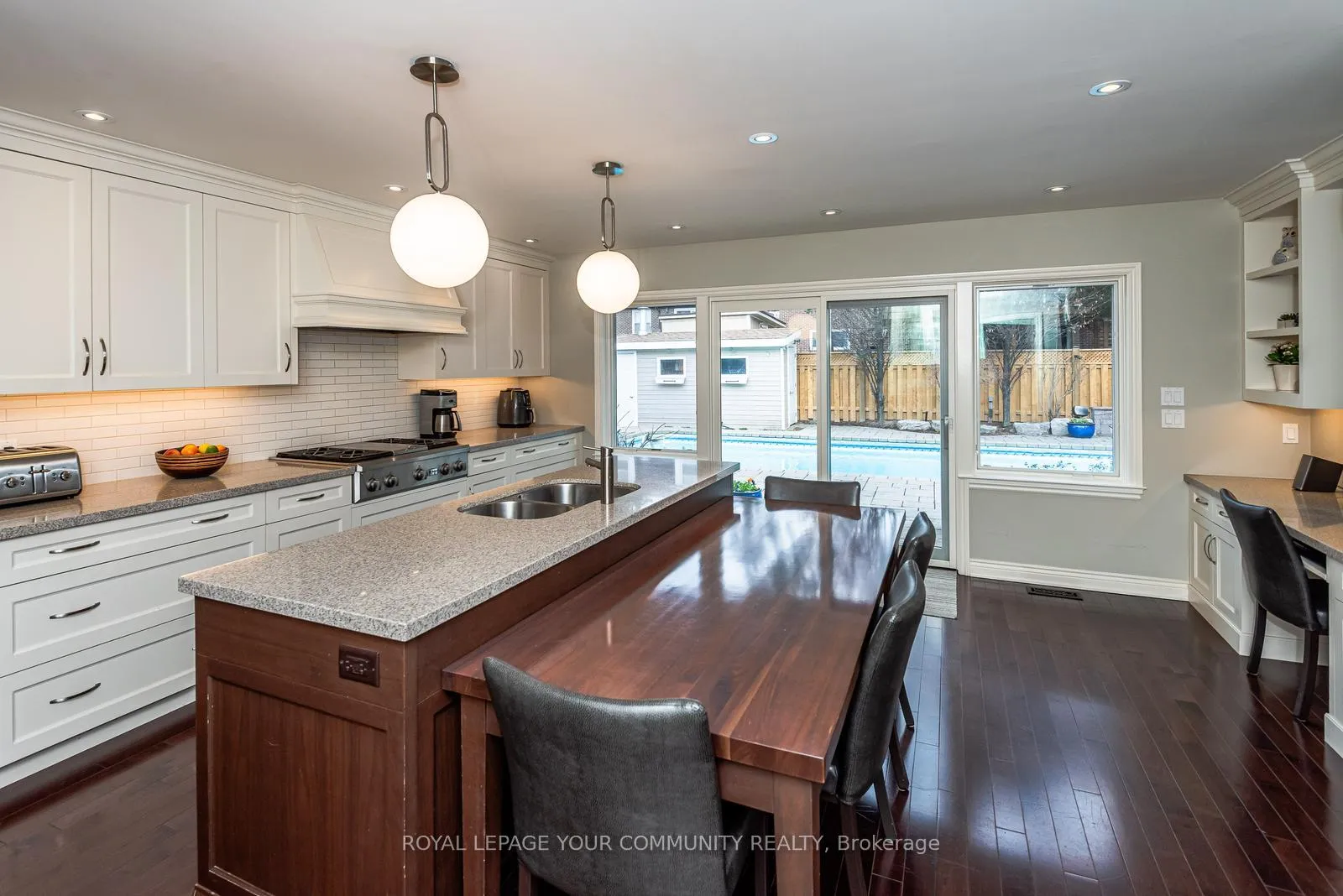 Photo 12 of 28 Woolsthorpe Crescent, Markham, German Mills — HOMEH