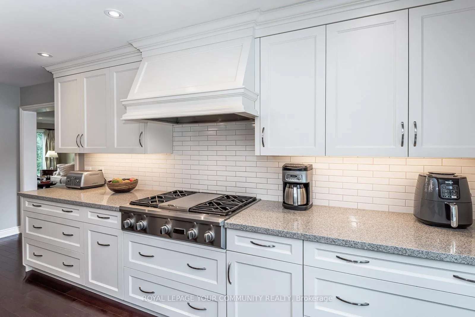 Photo 16 of 28 Woolsthorpe Crescent, Markham, German Mills — HOMEH