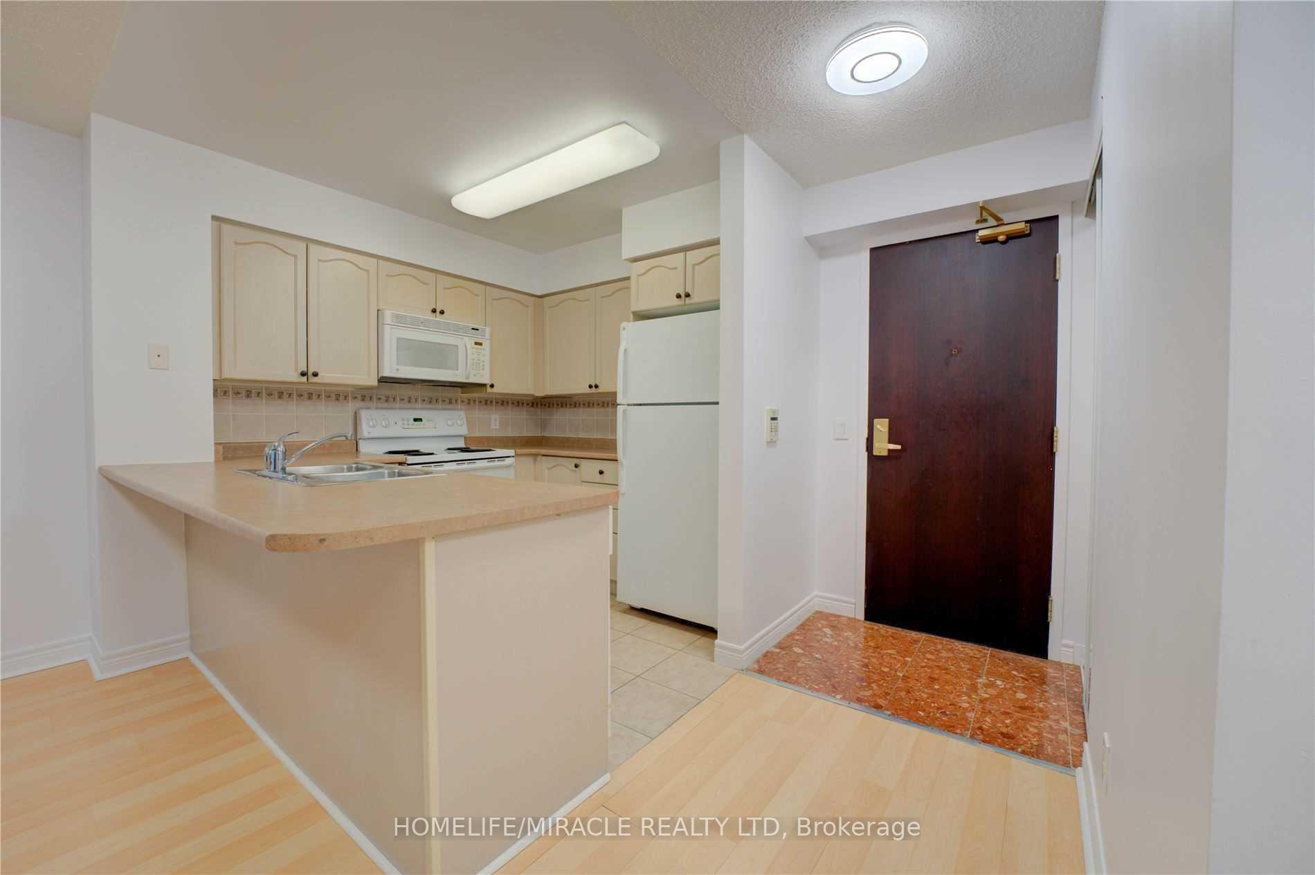Photo 8 of Unit 1509, 30 Grand Trunk Crescent, Toronto, Waterfront Communities — HOMEH